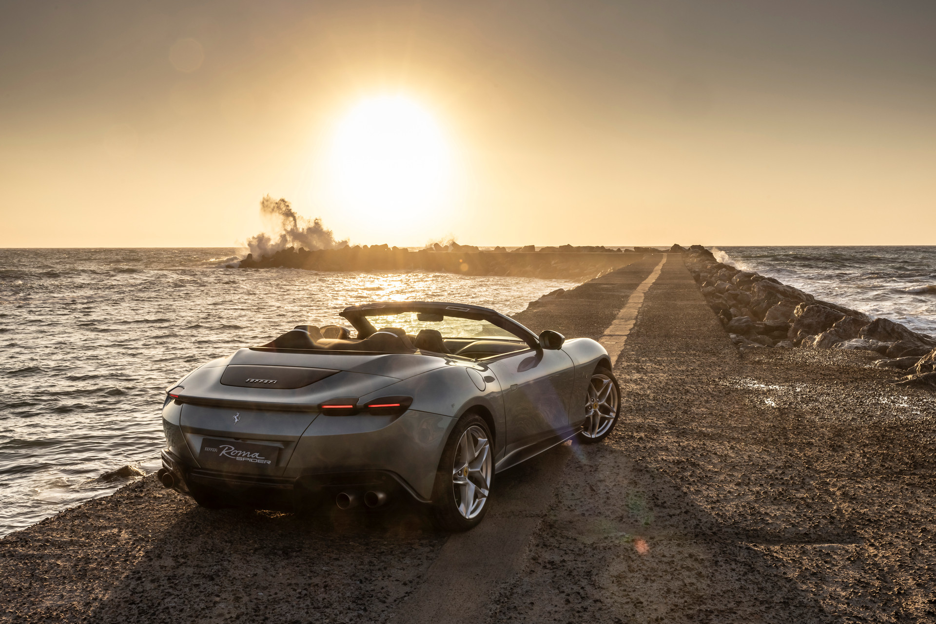 Ferrari Roma Spider: le foto con Flavio Manzoni