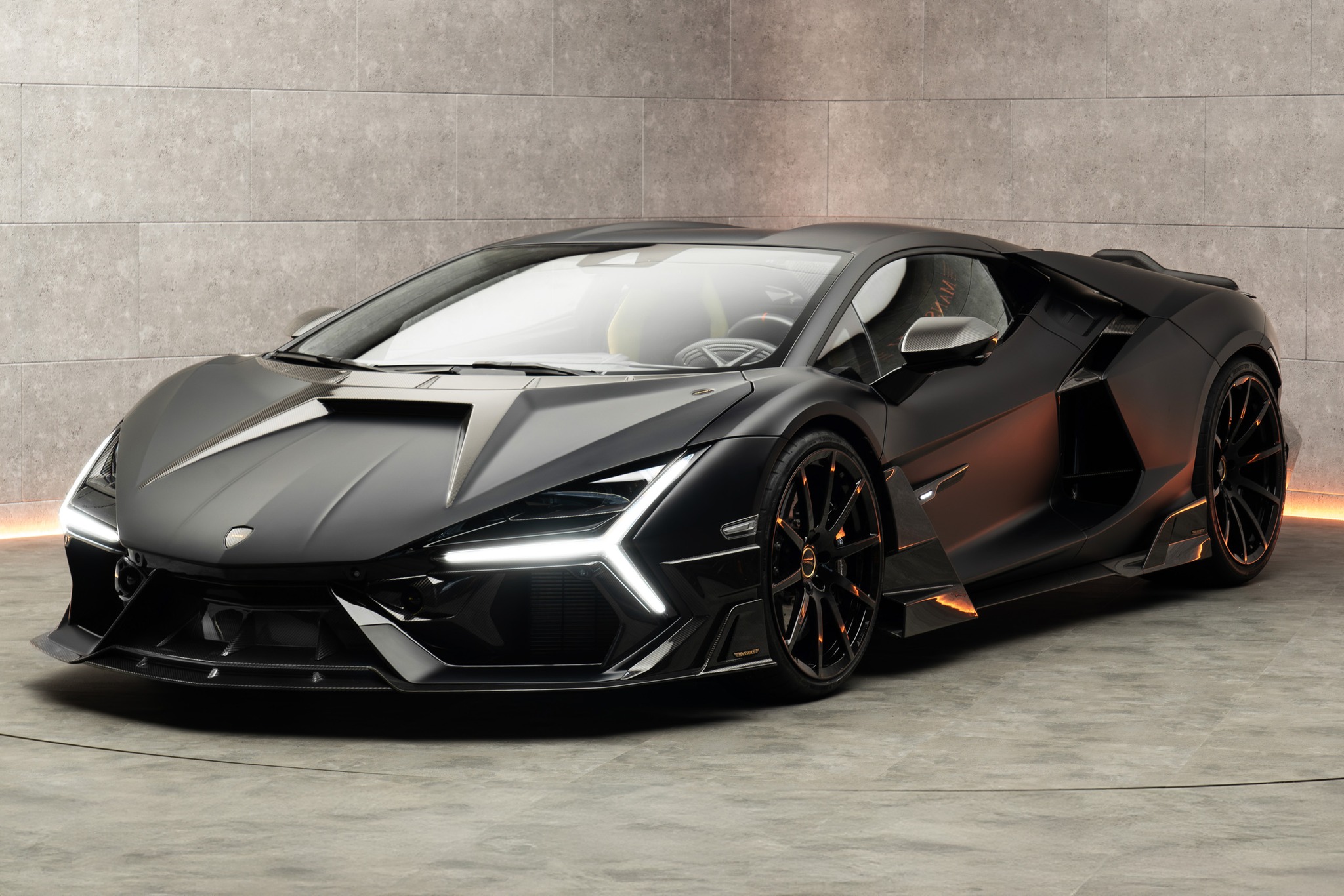 https://www.autoblog.it/app/uploads/2024/12/lamborghini-revuelto-mansory-1.jpg