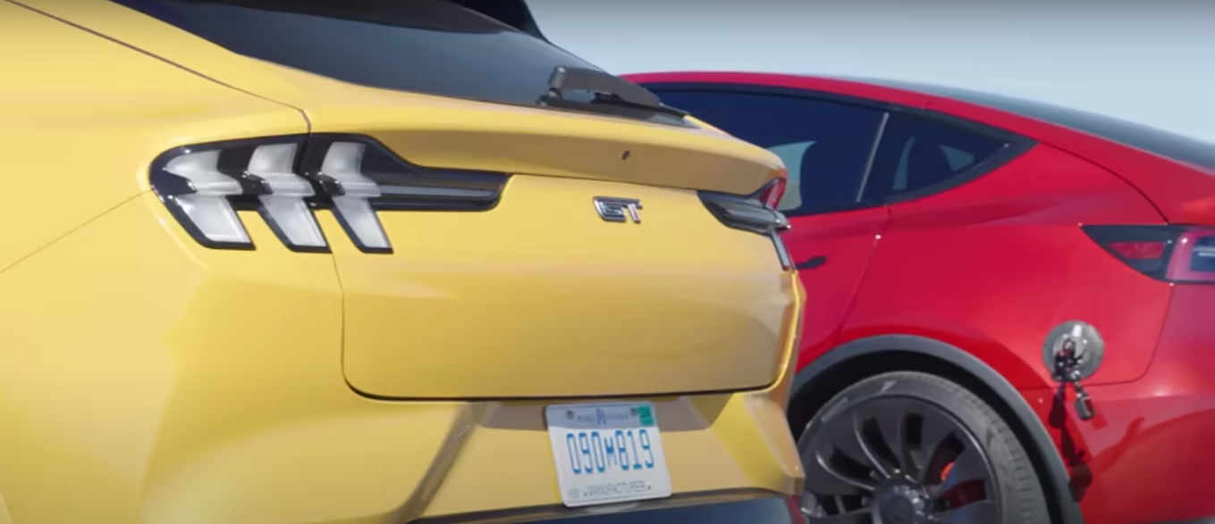 Ford Mustang Mach-E GT vs Tesla Model Y Performance, sfida elettrica: chi vincerà? [VIDEO]