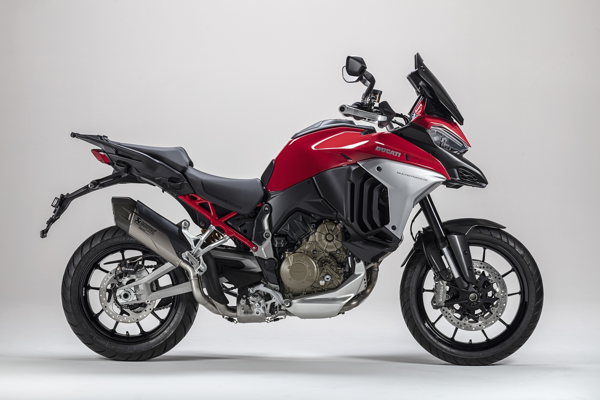 Ducati Multistrada V4 con Akrapovic