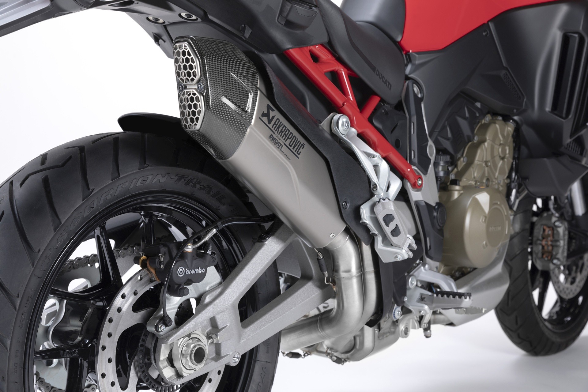 Ducati Multistrada V4 con Akrapovic