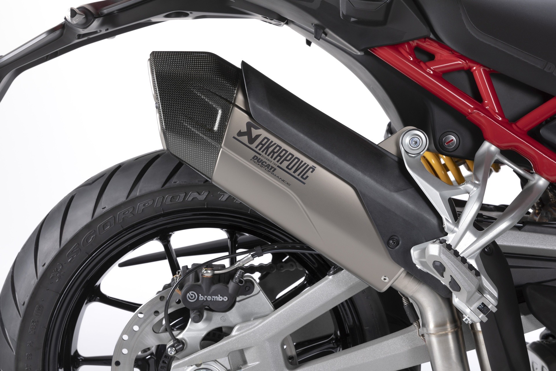 Ducati Multistrada V4 con Akrapovic