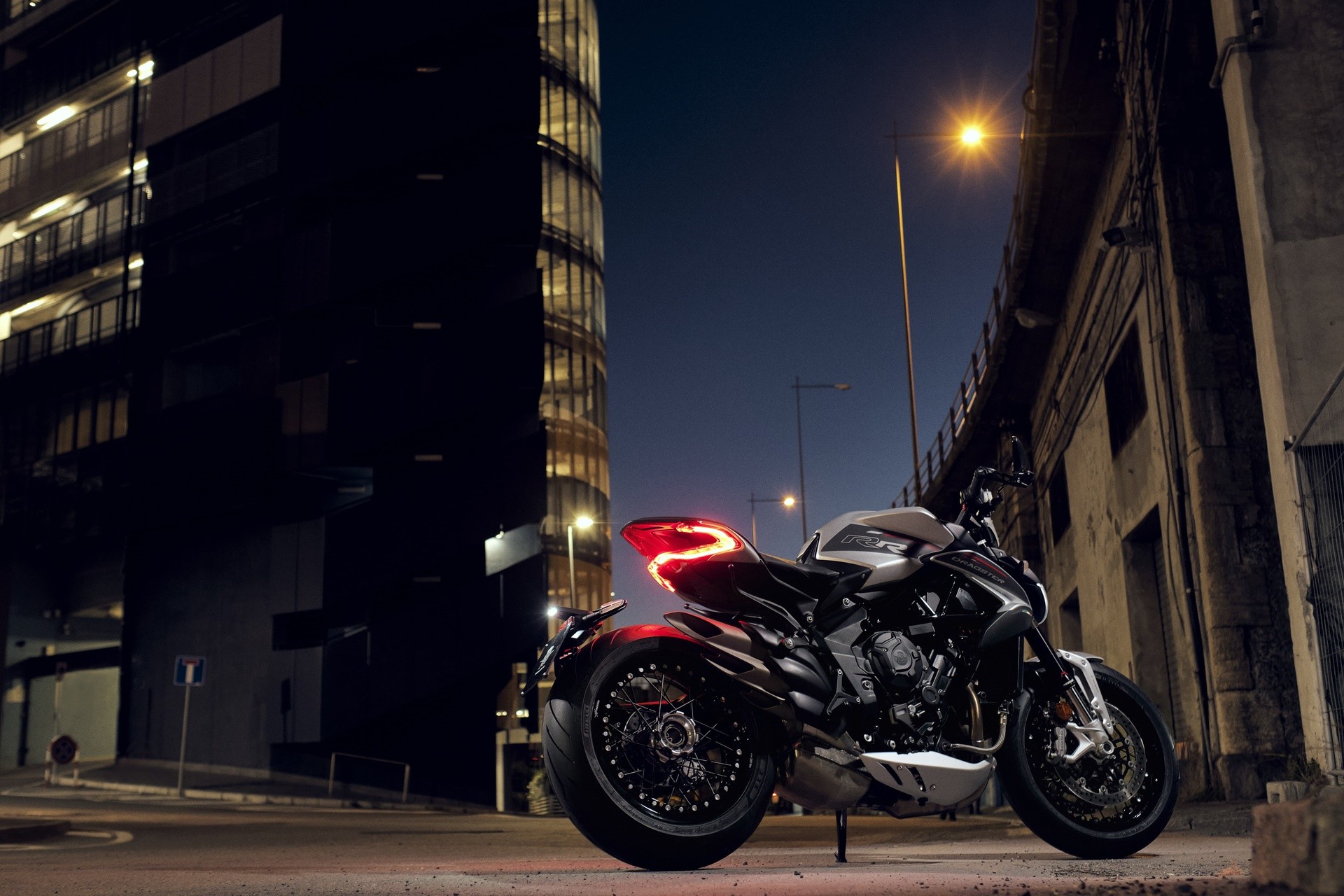 MV Agusta Dragster RR, RR SCS e Rosso 2021