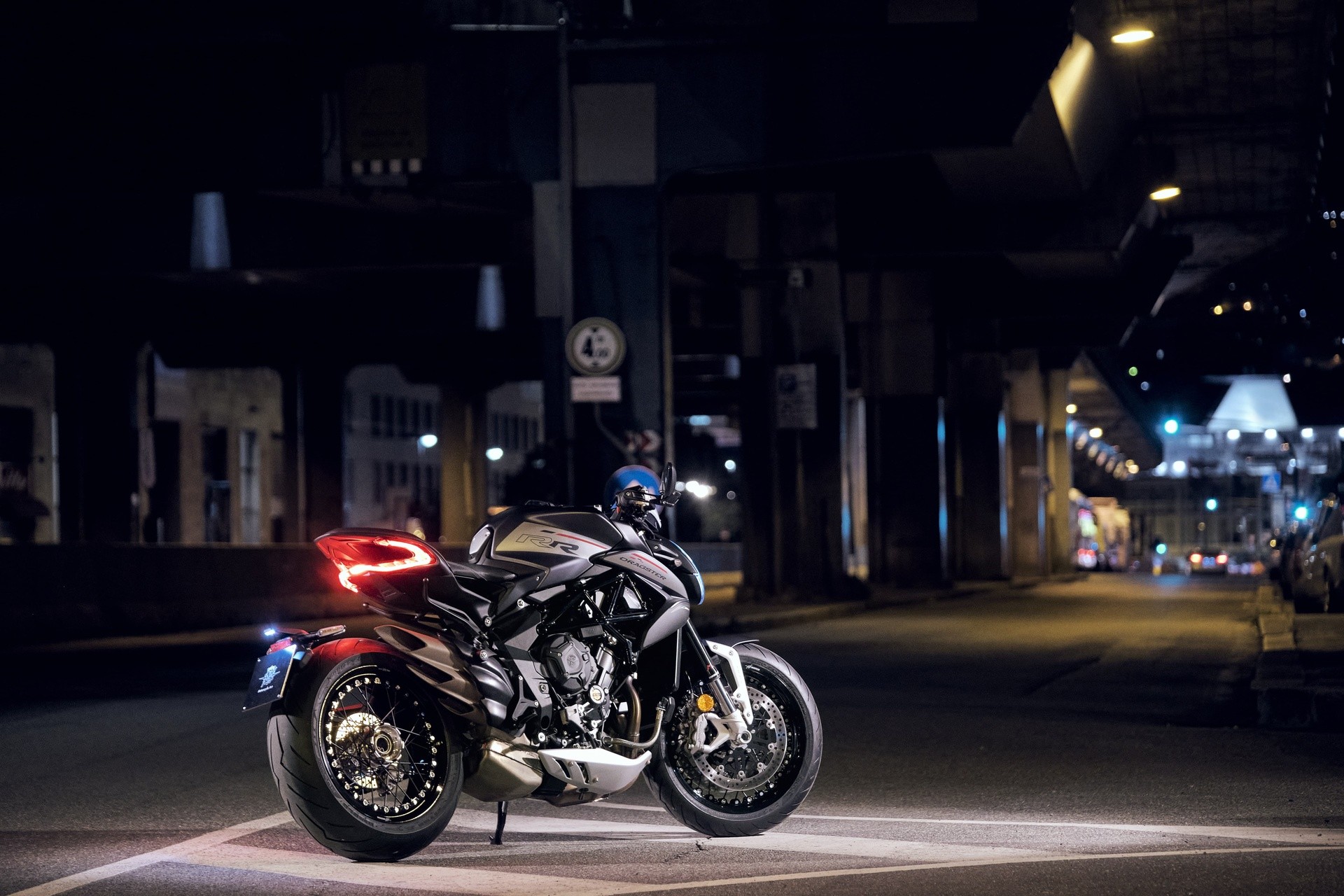 MV Agusta Dragster RR, RR SCS e Rosso 2021