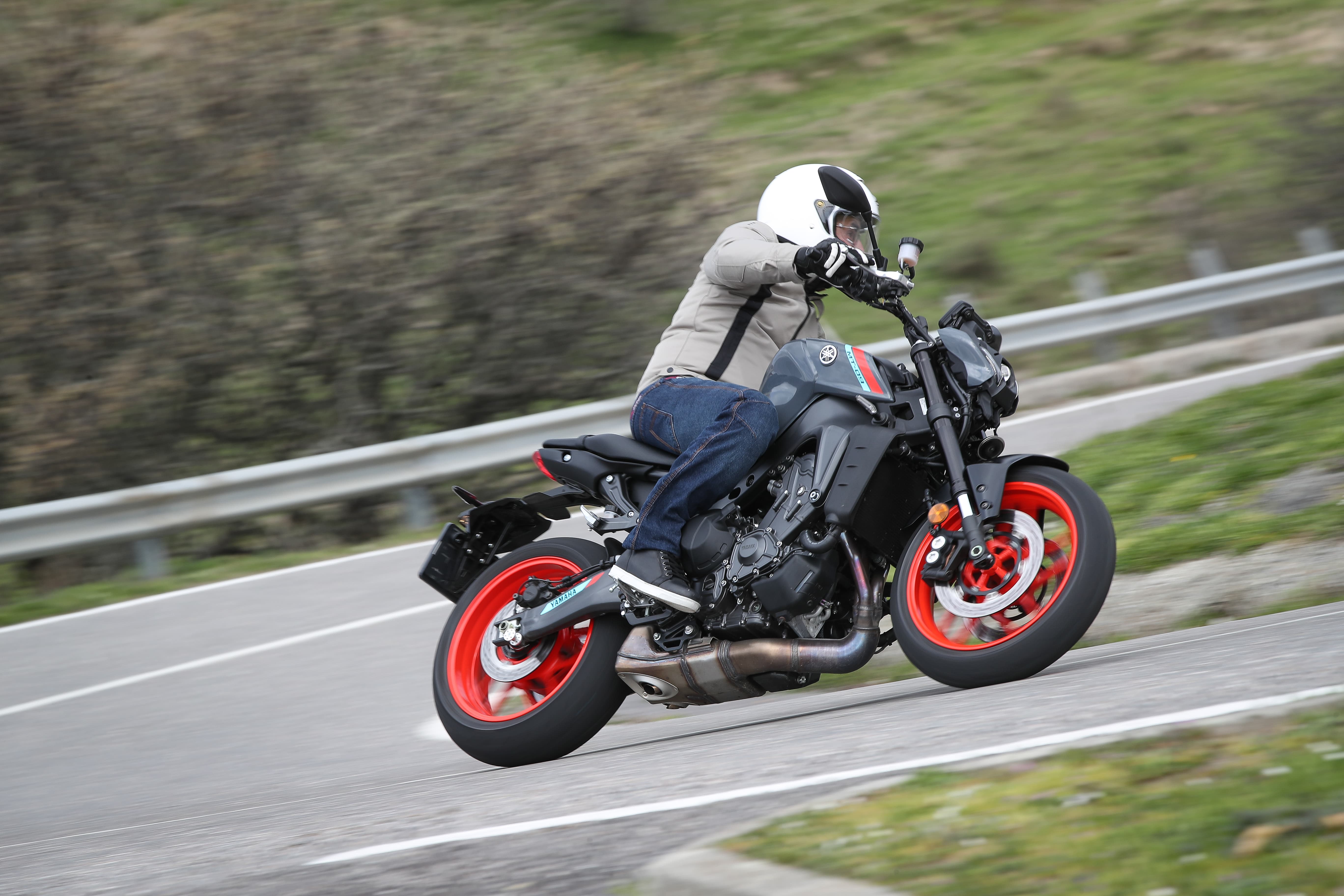 Yamaha MT-09 2021: la prova su strada