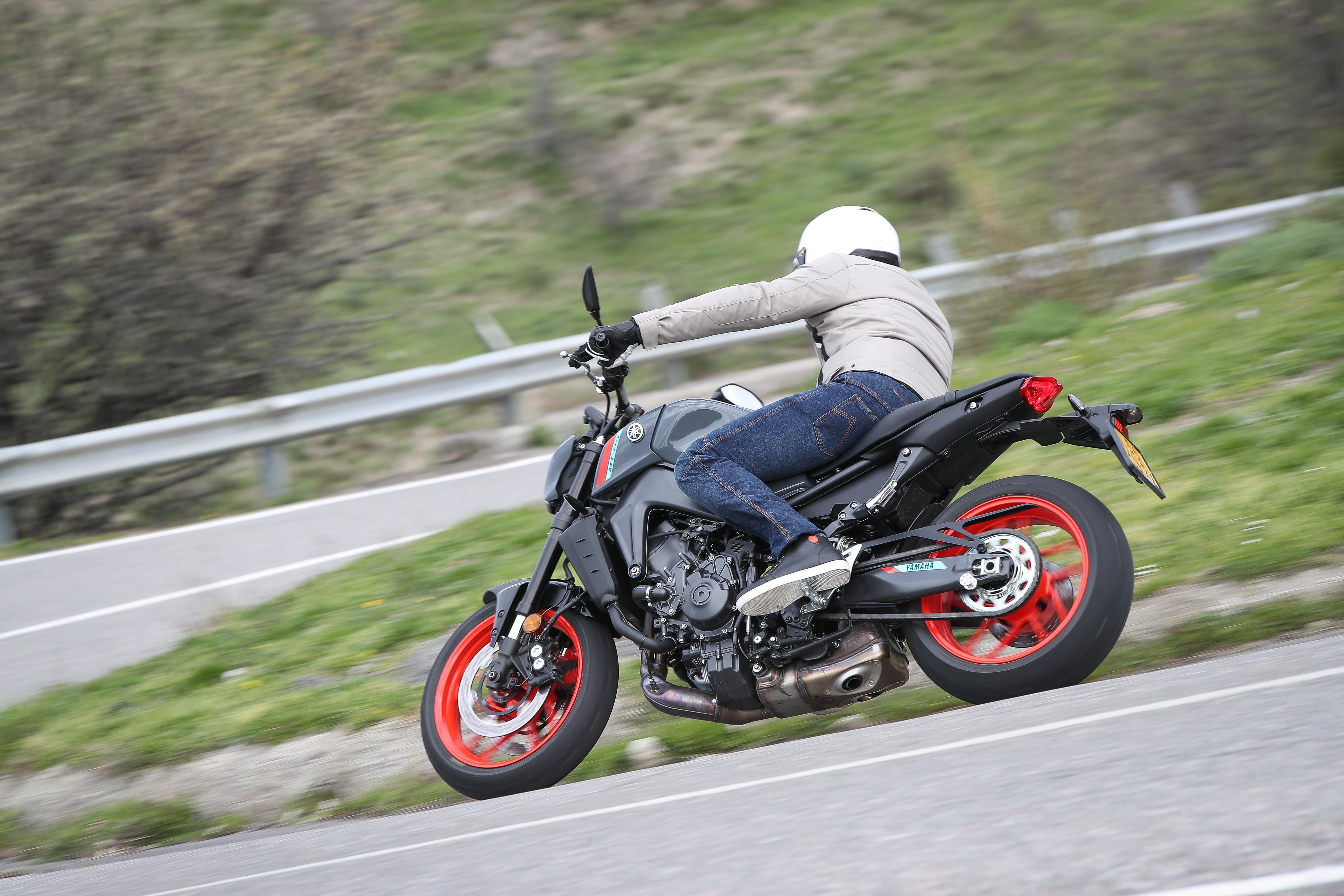 Yamaha MT-09 2021: la prova su strada