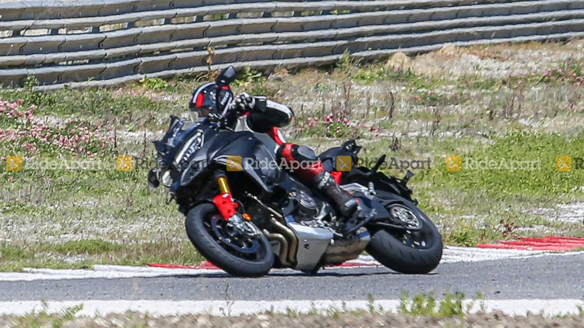 Ducati Multistrada V4: si rivede l'anteriore da 17 pollici (le foto spia)