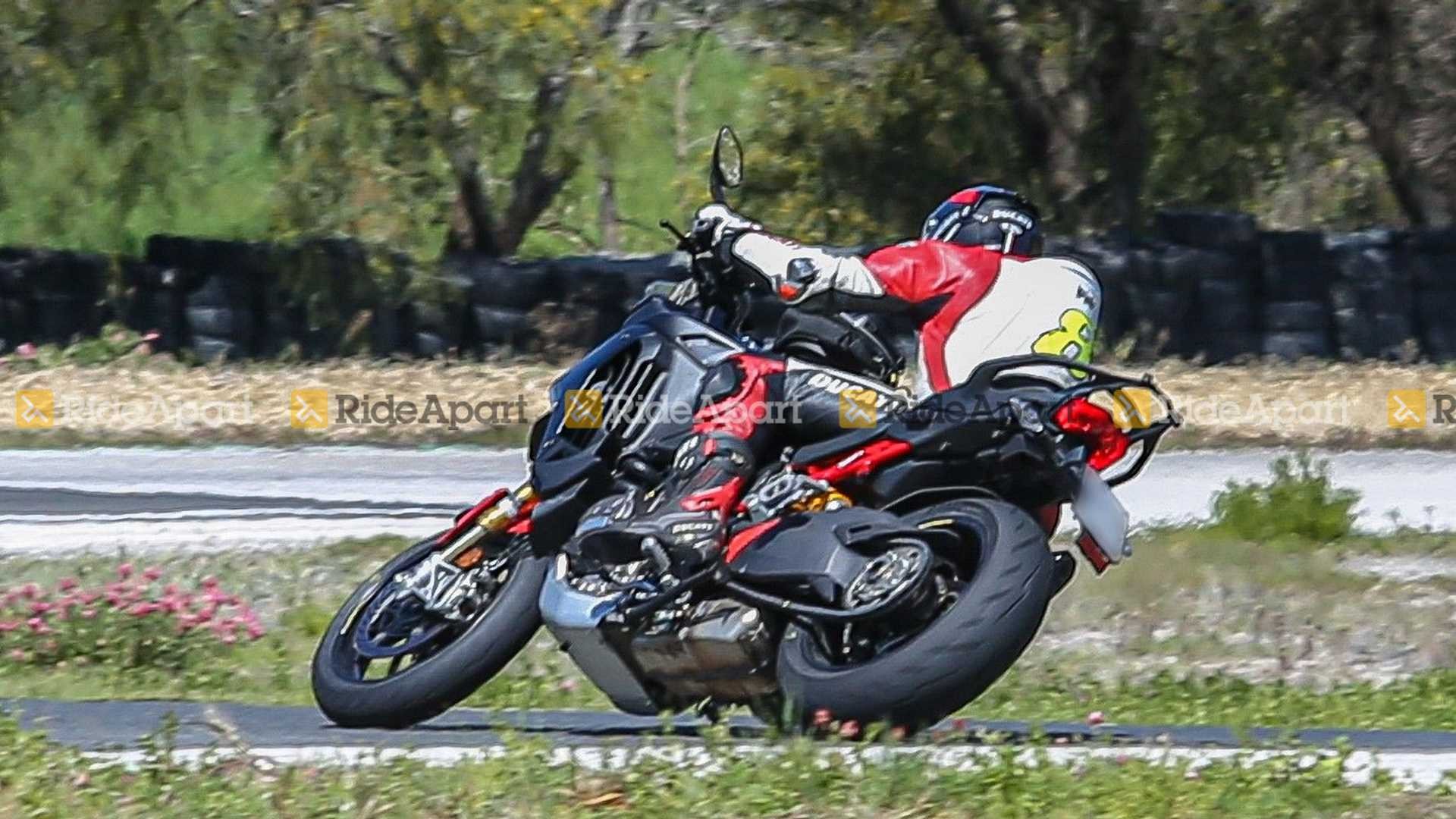 Ducati Multistrada V4: si rivede l'anteriore da 17 pollici (le foto spia)