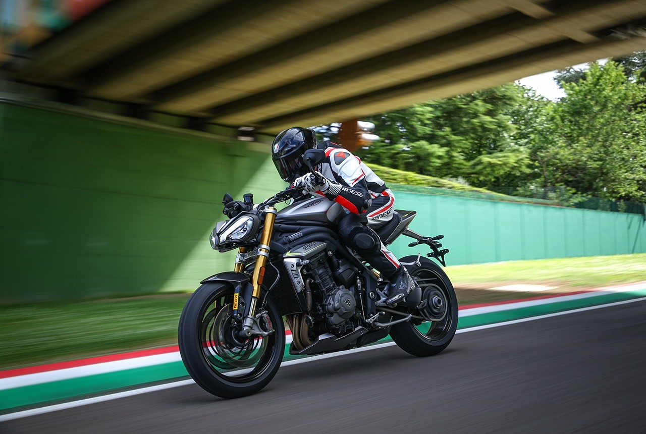 Triumph Speed Triple 1200 RS, le foto della prova