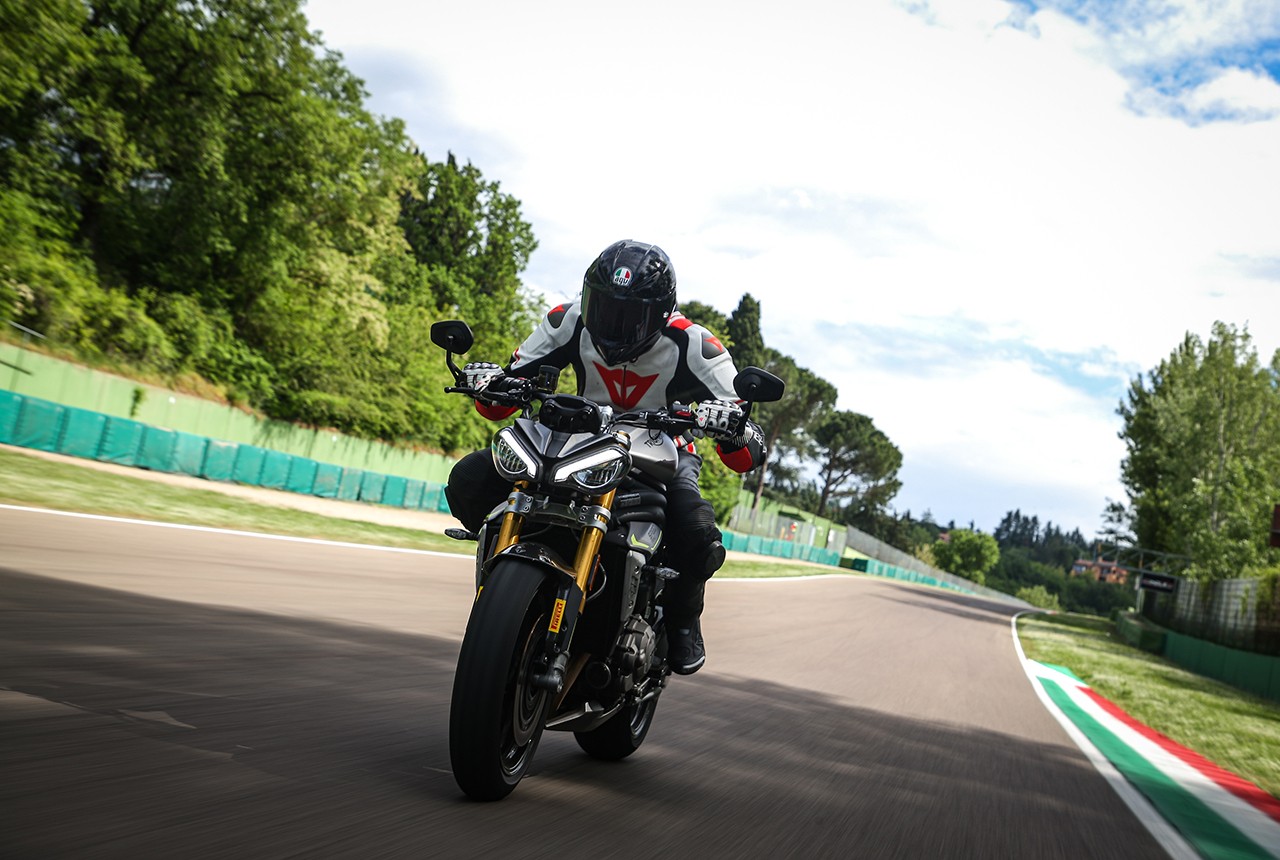 Triumph Speed Triple 1200 RS, le foto della prova