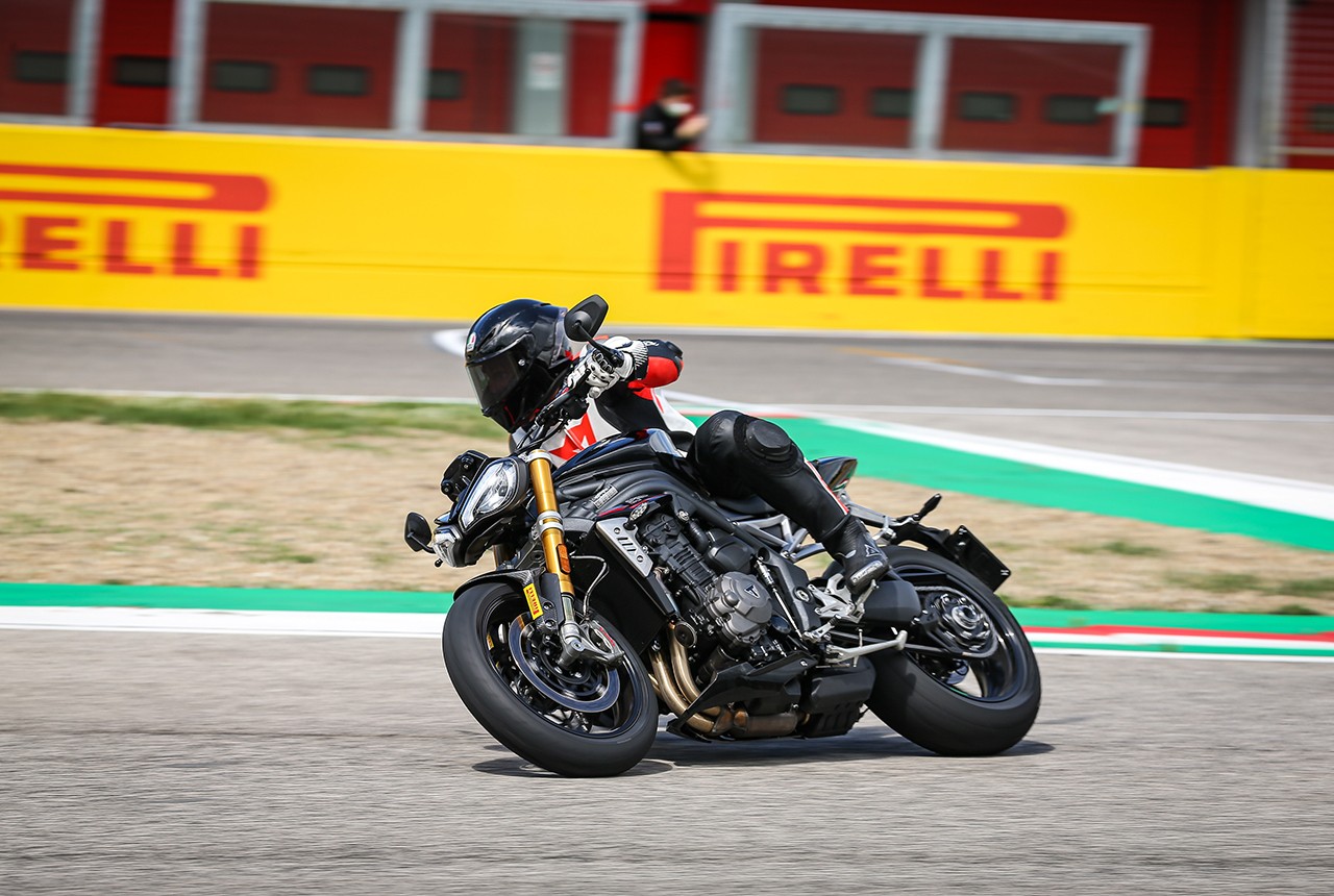 Triumph Speed Triple 1200 RS, le foto della prova