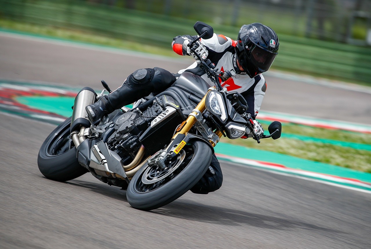 Triumph Speed Triple 1200 RS, le foto della prova