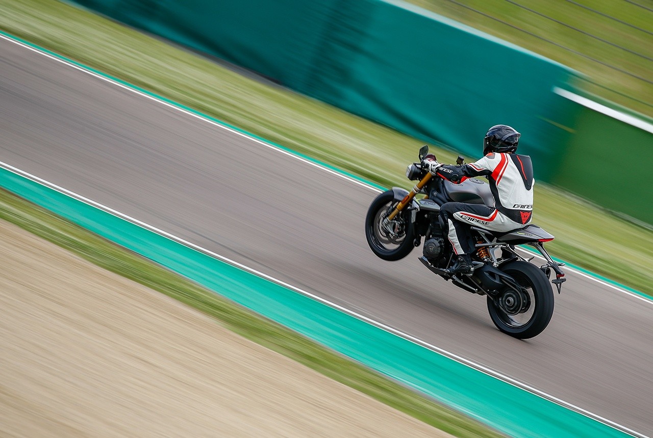 Triumph Speed Triple 1200 RS, le foto della prova