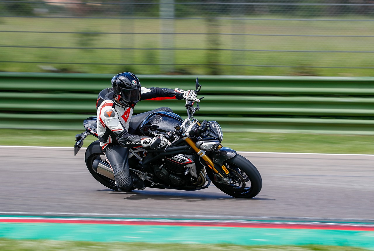 Triumph Speed Triple 1200 RS, le foto della prova