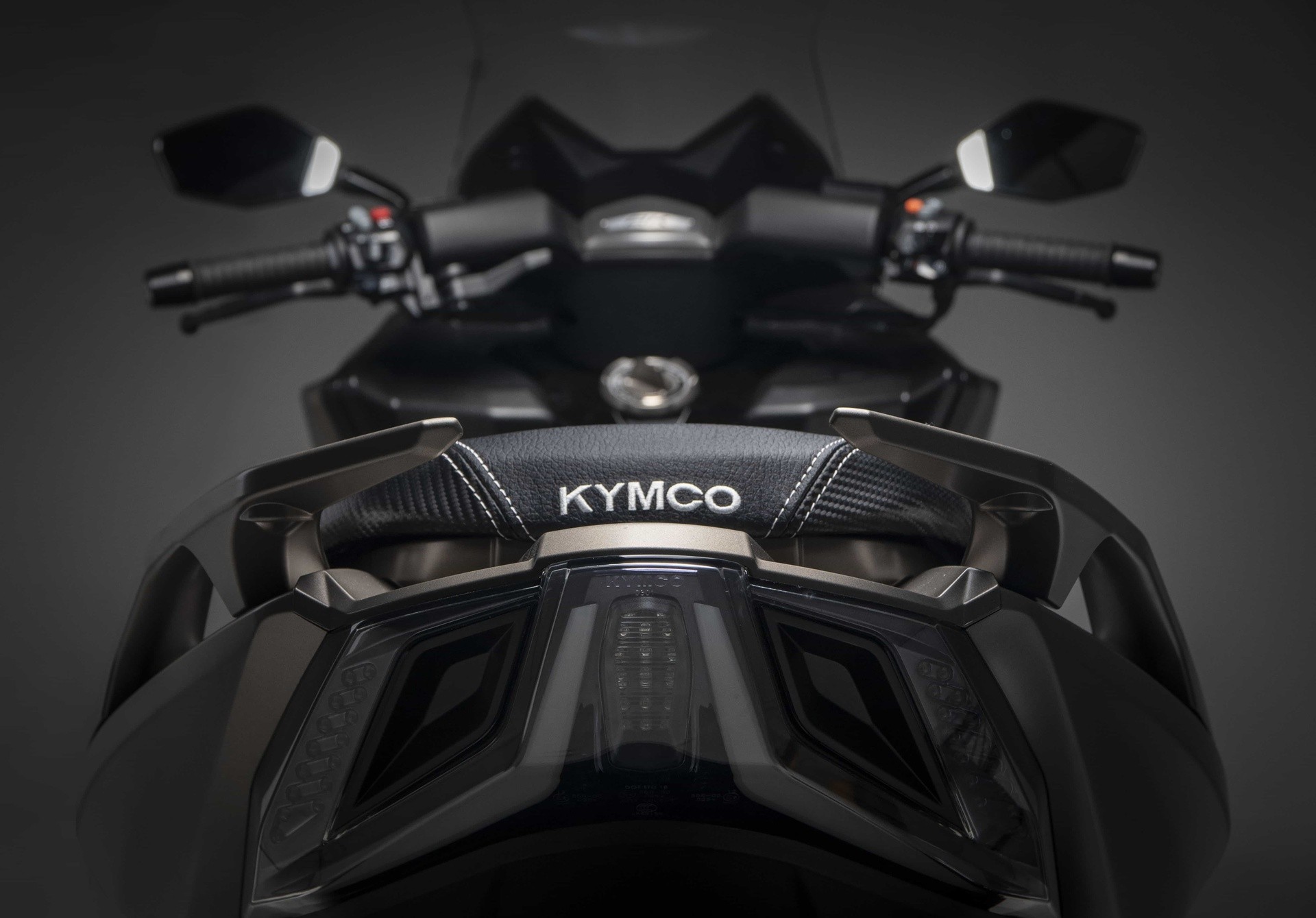 Kymco AK 550 ETS 2021: le foto