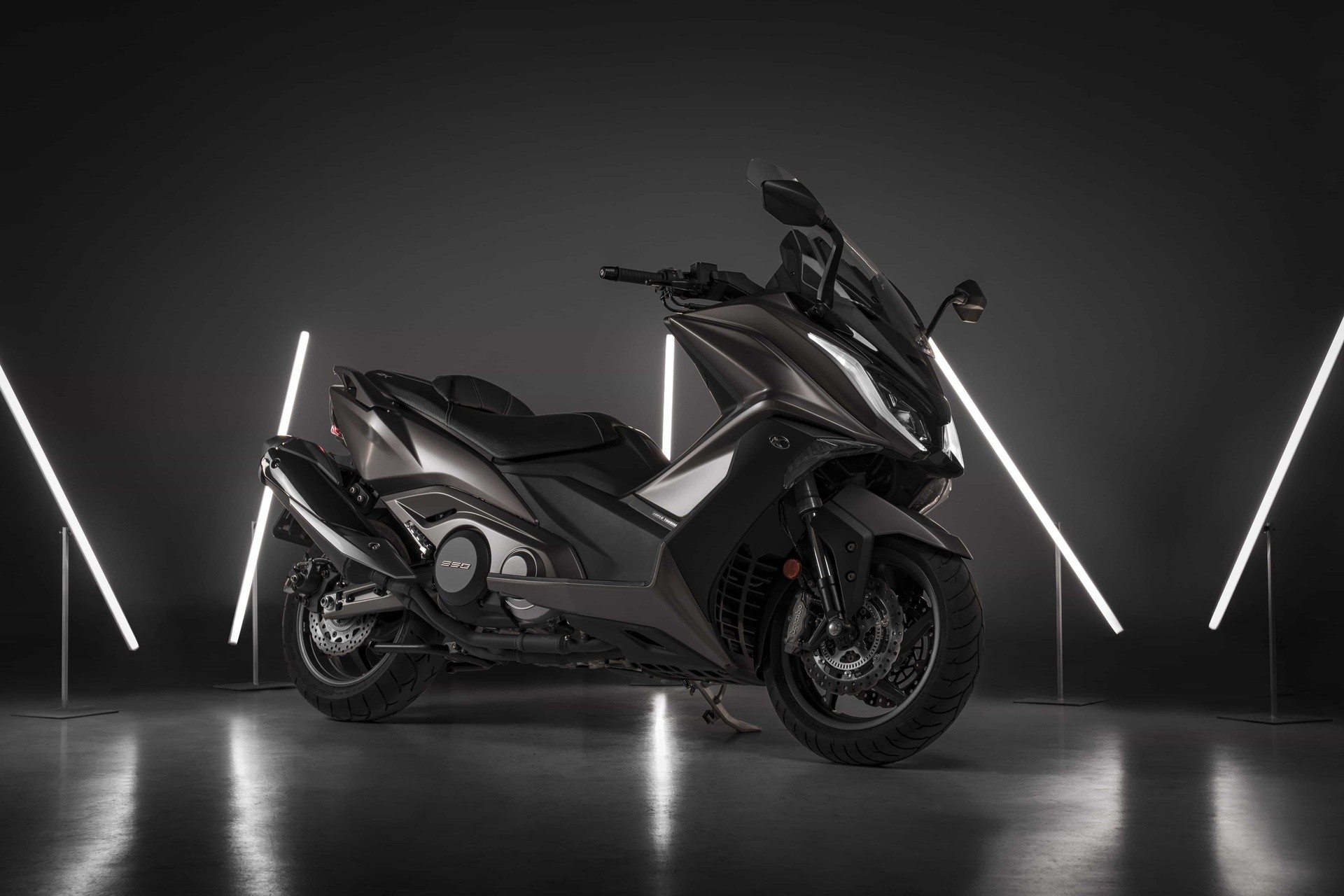 Kymco AK 550 ETS 2021: le foto