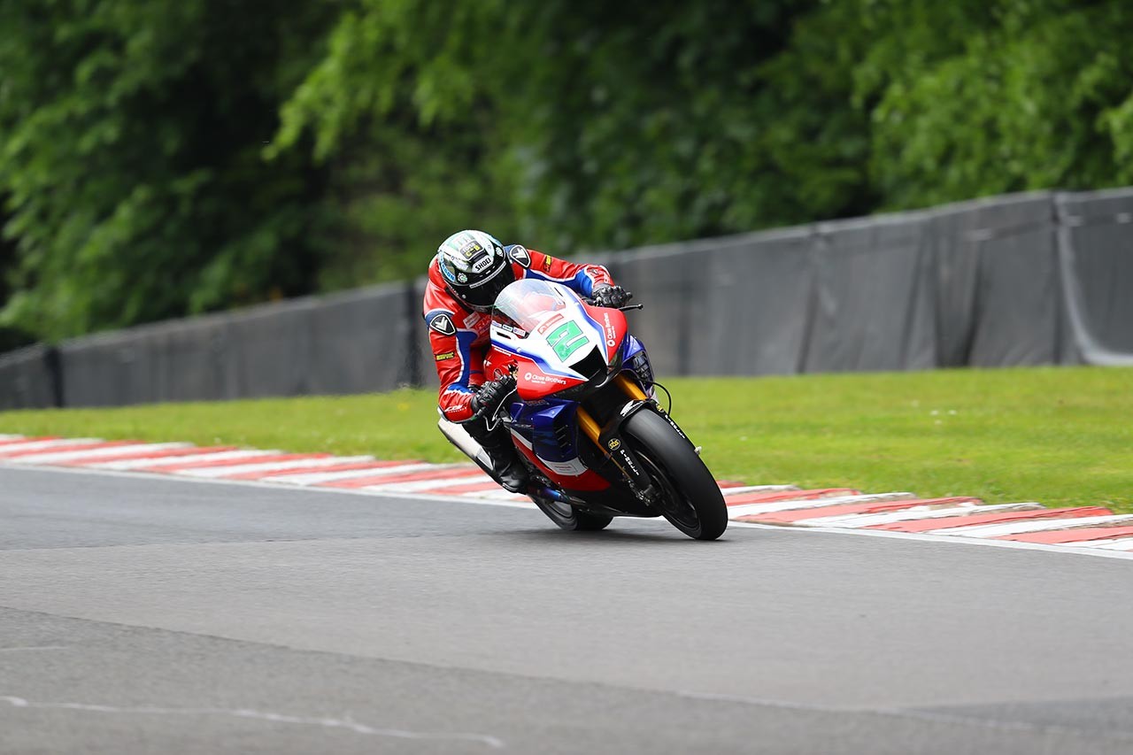 La Honda CBR1000RR-R Fireblade SP sfida la Fireblade del British SBK