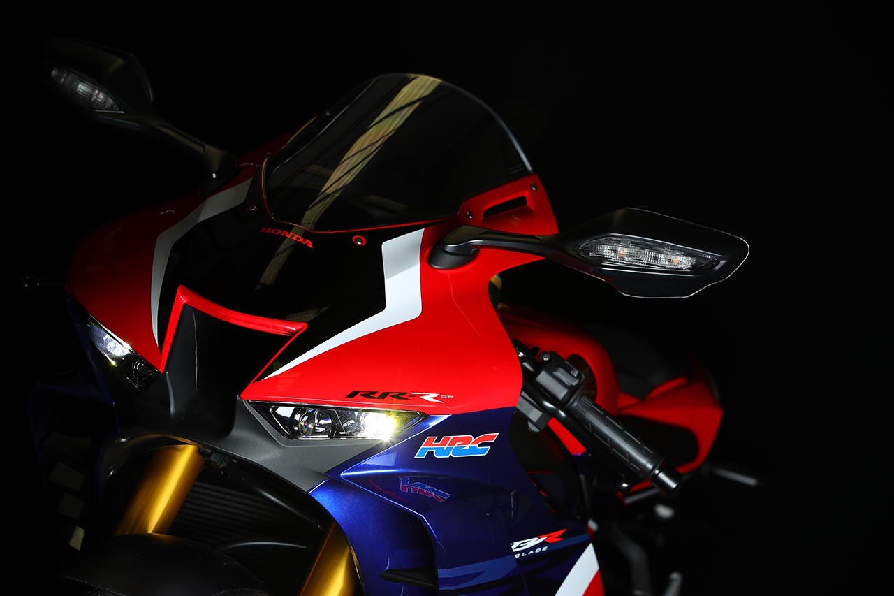 La Honda CBR1000RR-R Fireblade SP sfida la Fireblade del British SBK