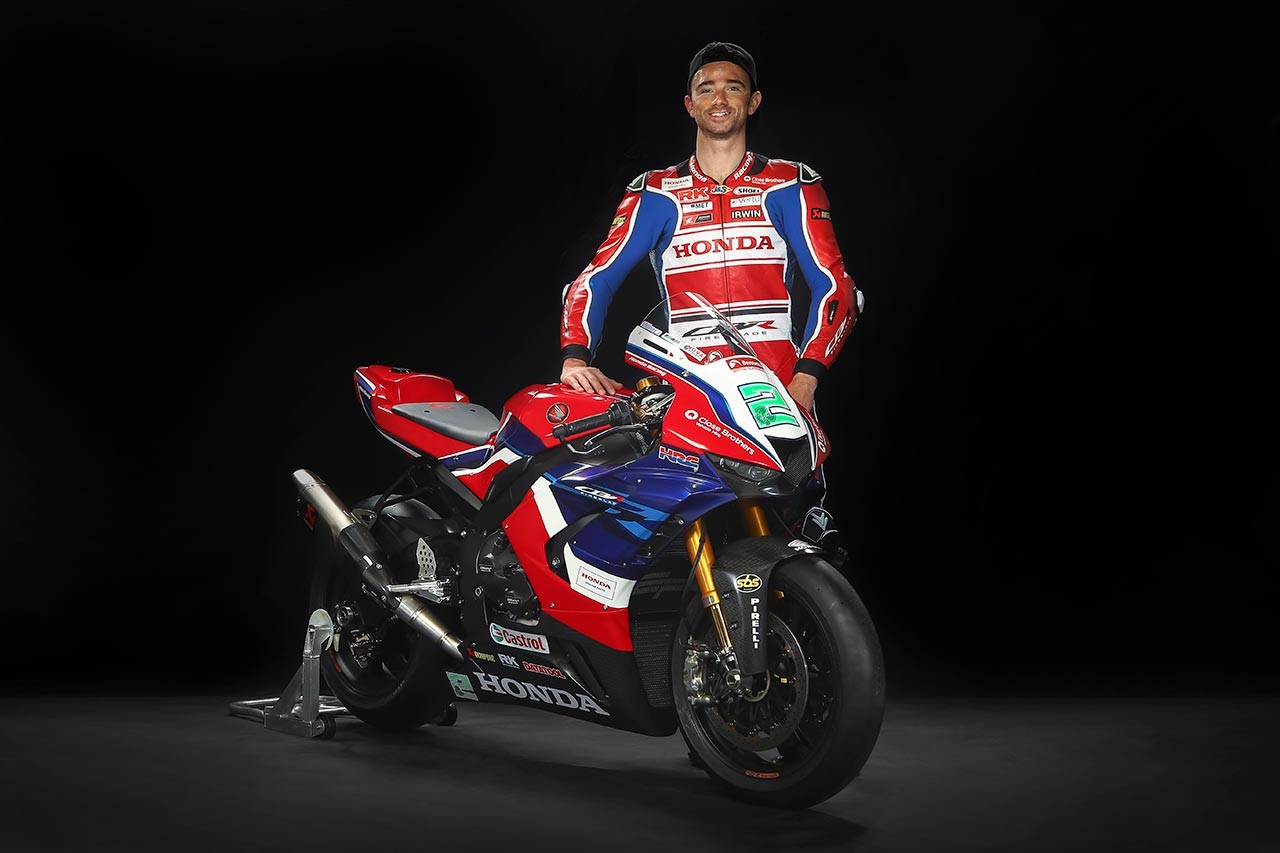 La Honda CBR1000RR-R Fireblade SP sfida la Fireblade del British SBK