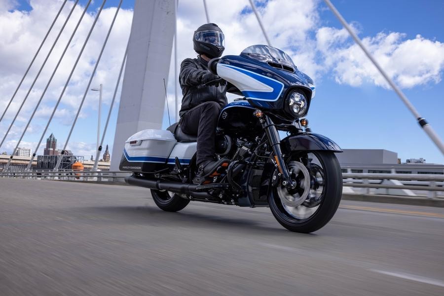 Harley-Davidson Street Gide Special Limited Edition Arctic Blast