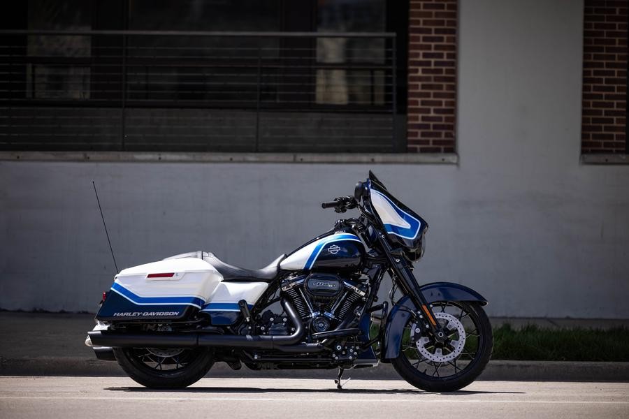 Harley-Davidson Street Gide Special Limited Edition Arctic Blast