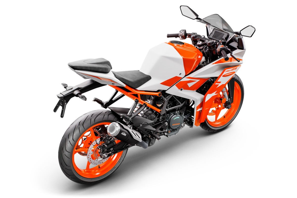 KTM RC 125 e RC 390 2022: le foto