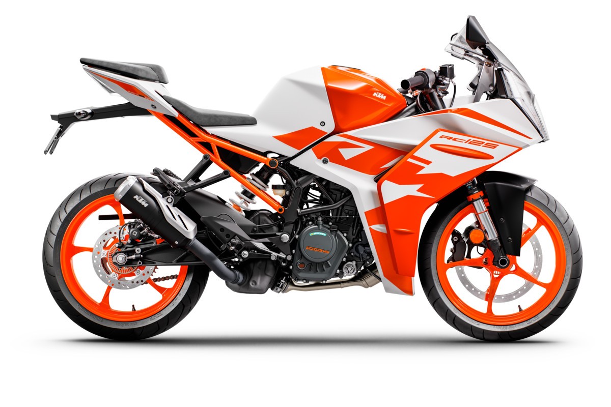 KTM RC 125 e RC 390 2022: le foto