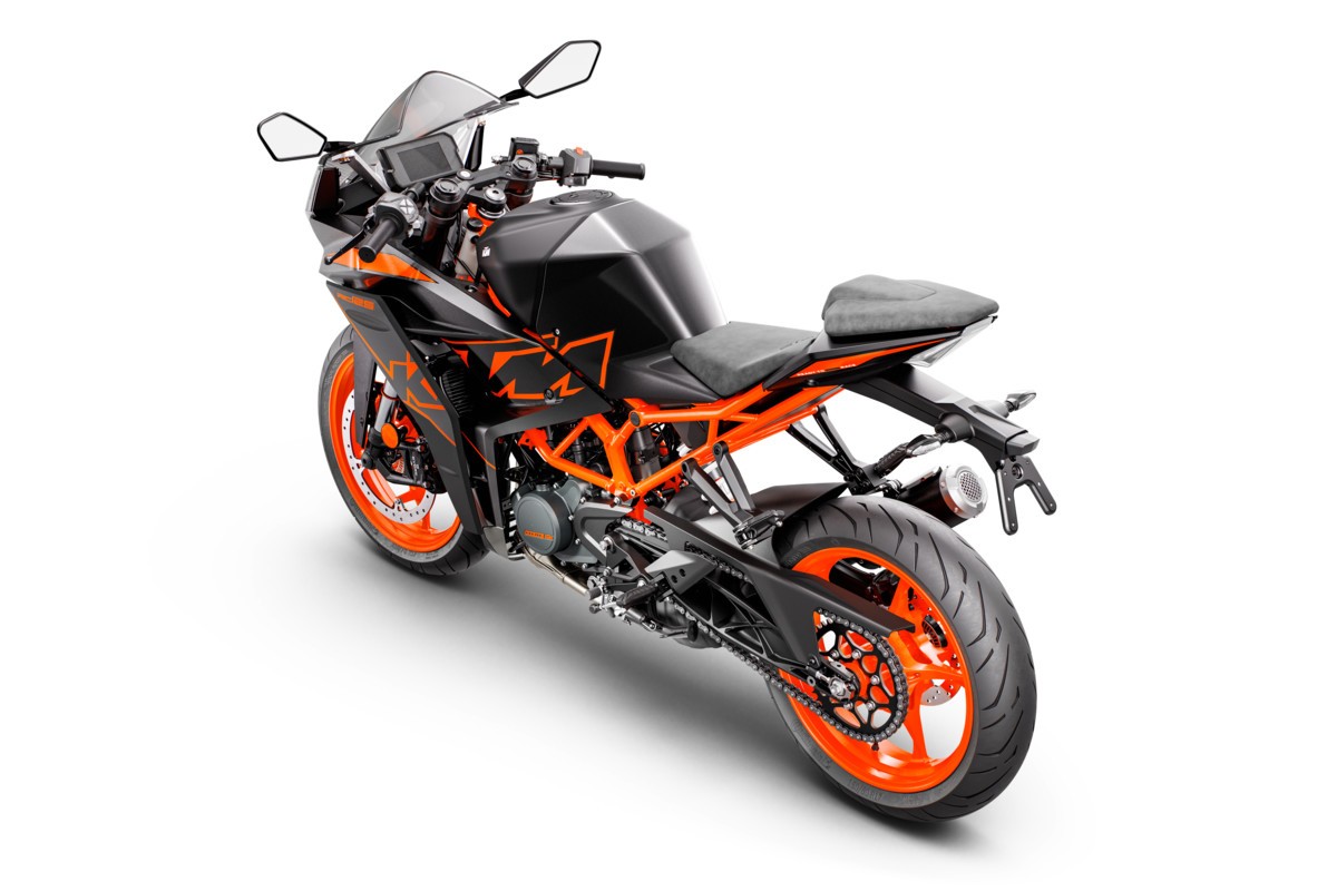 KTM RC 125 e RC 390 2022: le foto