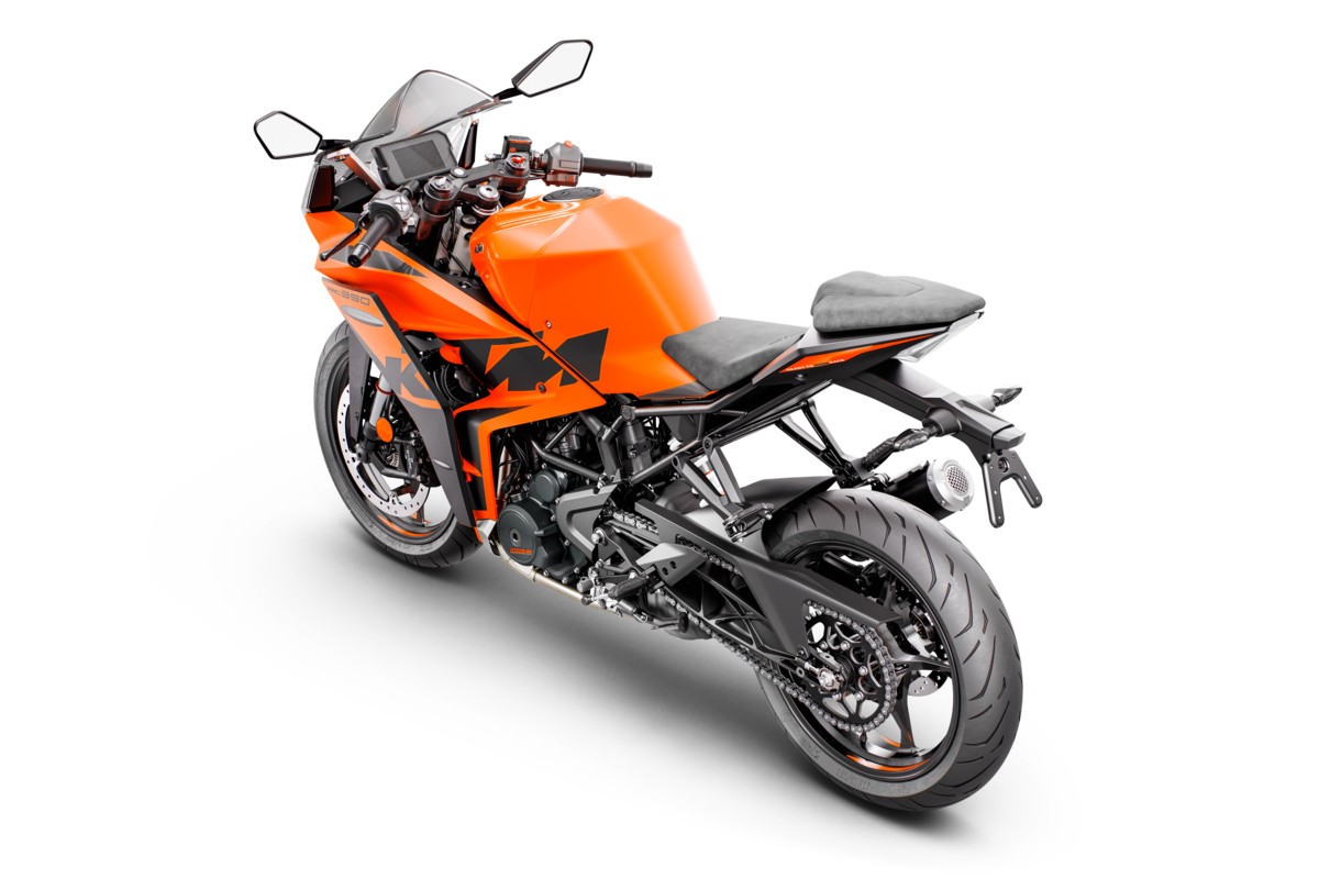 KTM RC 125 e RC 390 2022: le foto