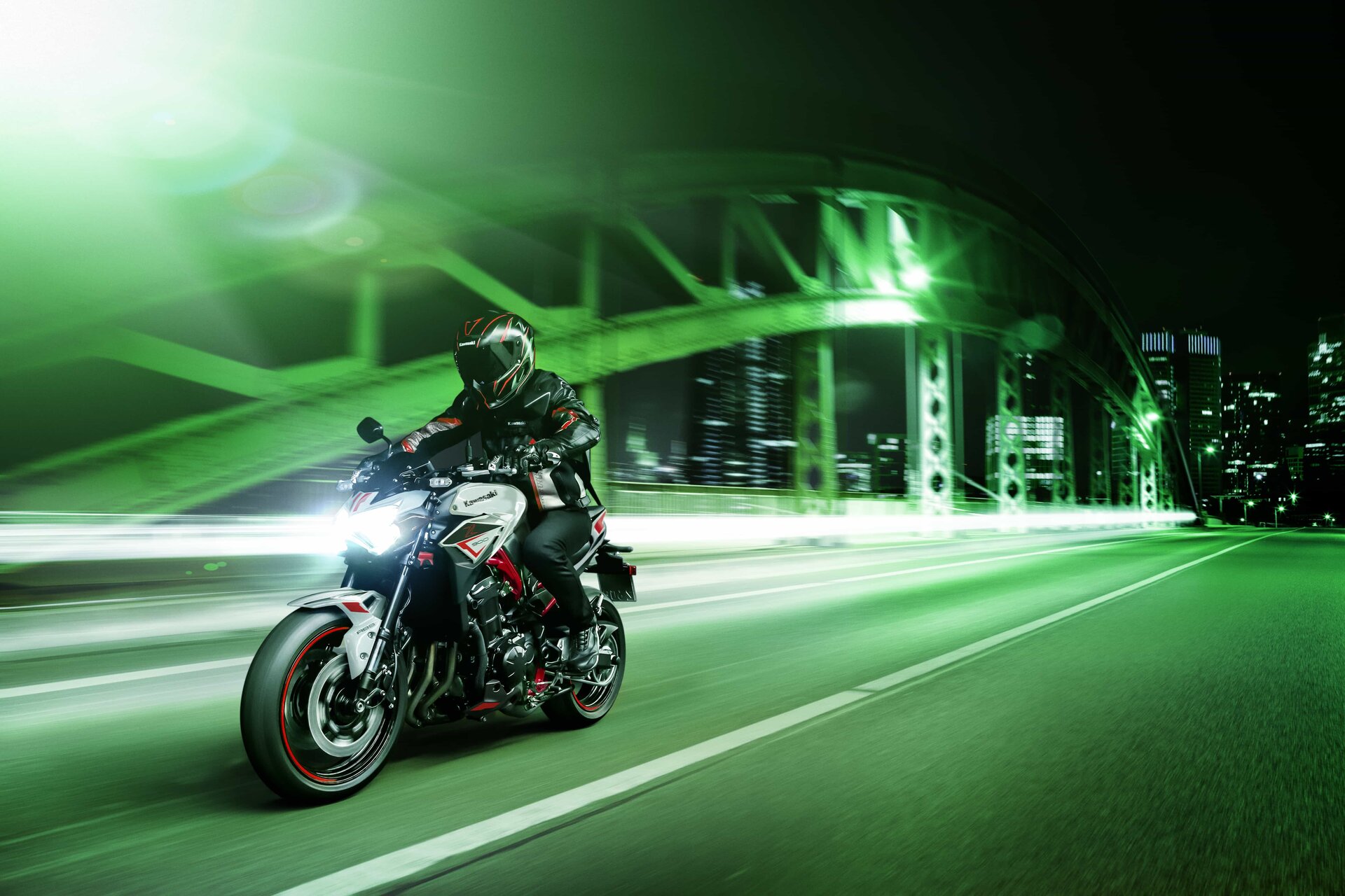 Kawasaki Z900 2022: le foto