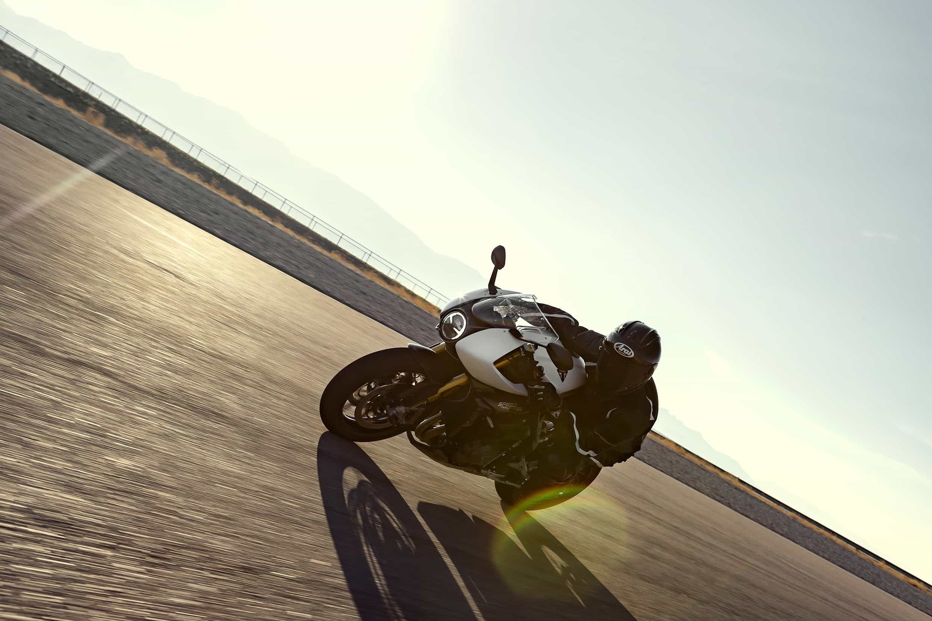 Triumph Speed Triple 1200 RR: le foto