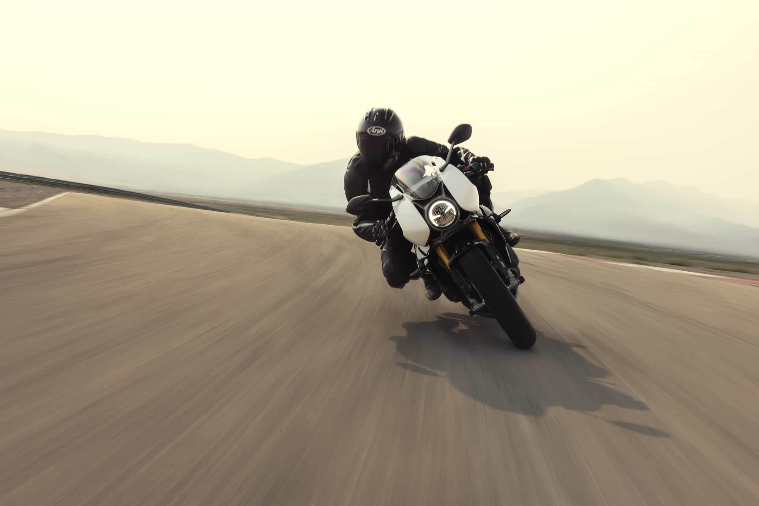 Triumph Speed Triple 1200 RR: le foto