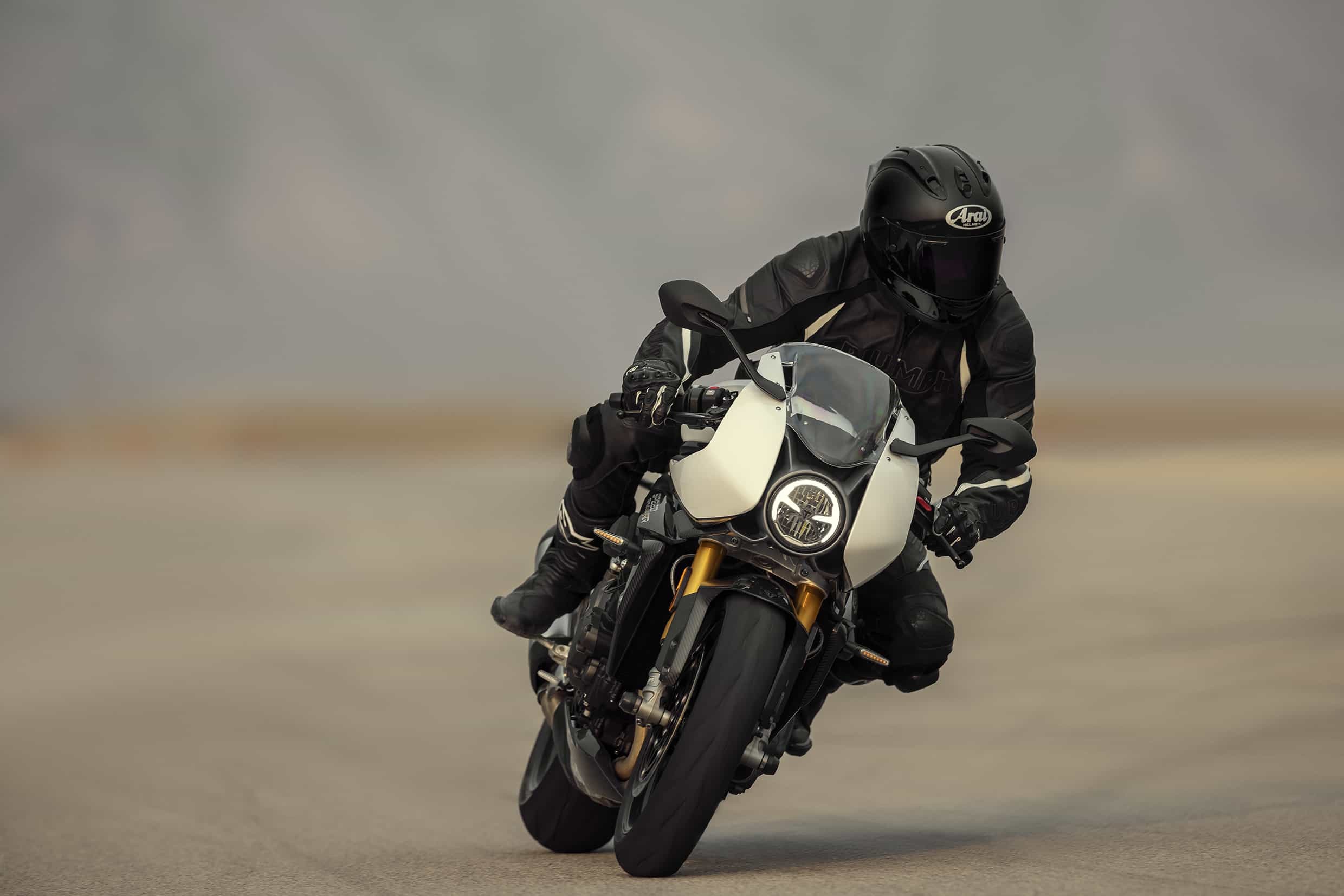 Triumph Speed Triple 1200 RR: le foto