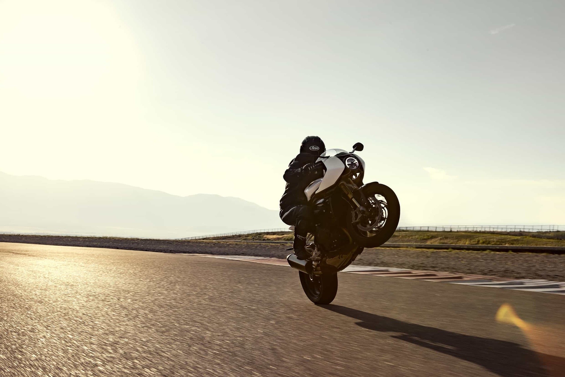 Triumph Speed Triple 1200 RR: le foto