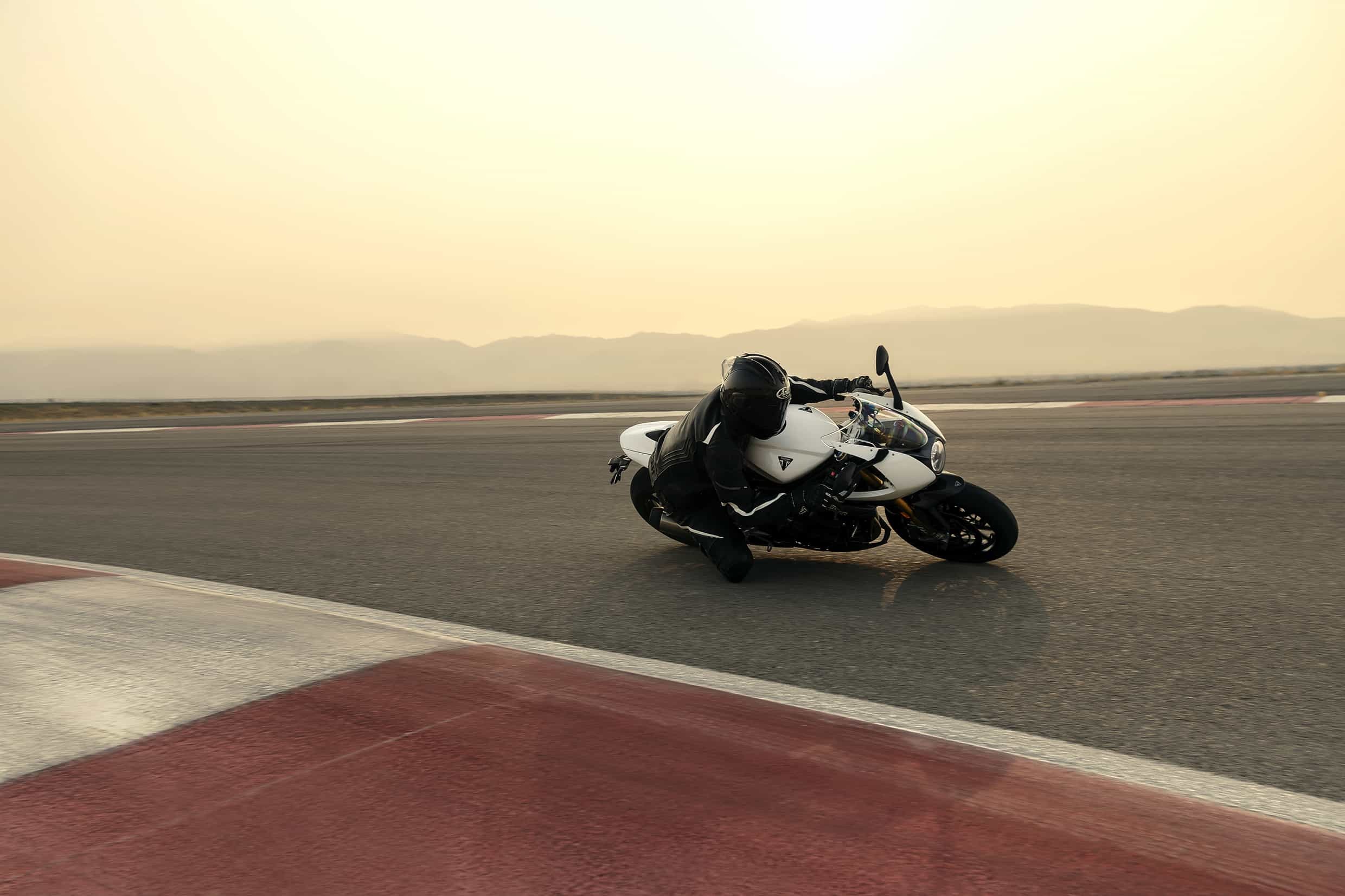 Triumph Speed Triple 1200 RR: le foto