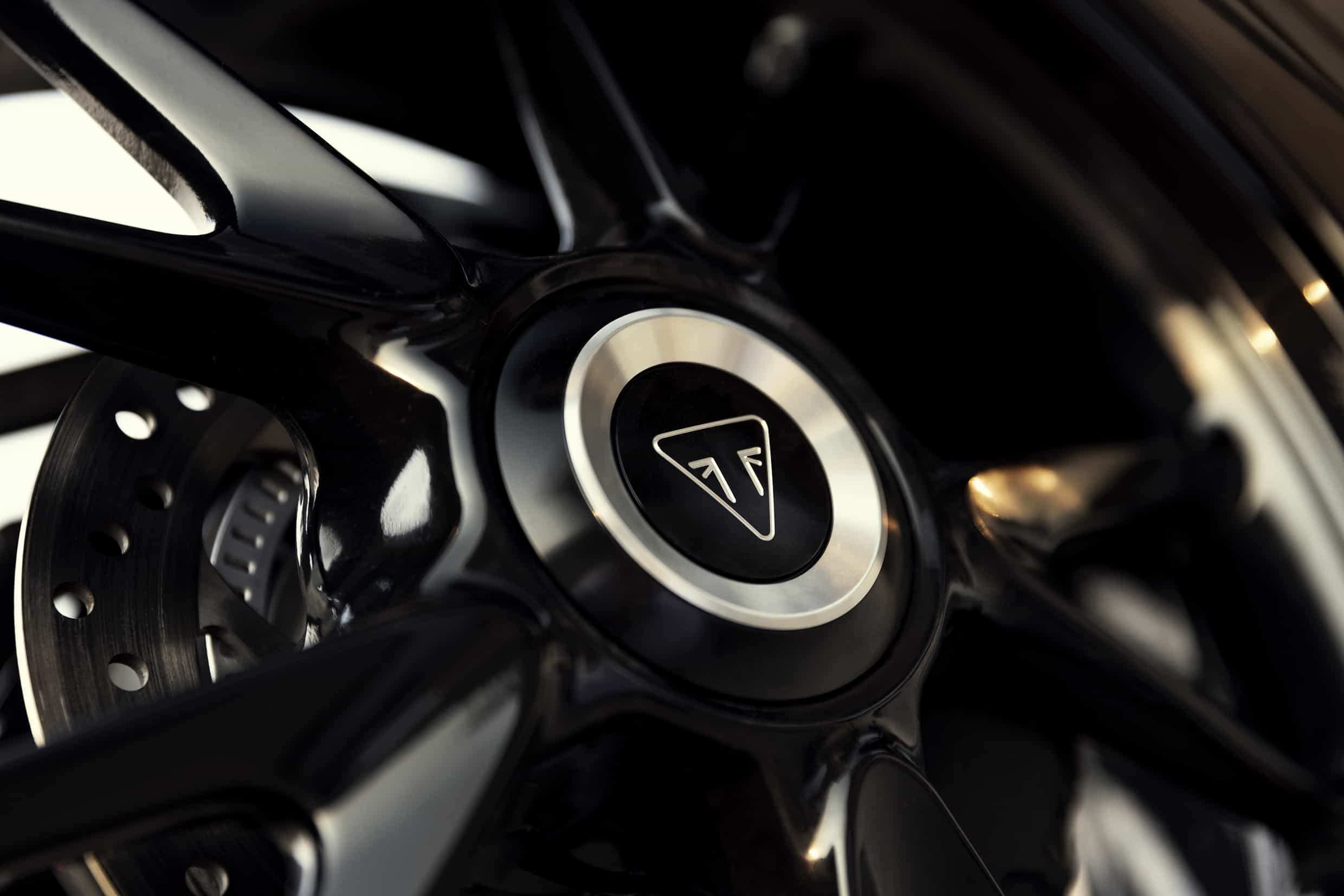 Triumph Speed Triple 1200 RR: le foto