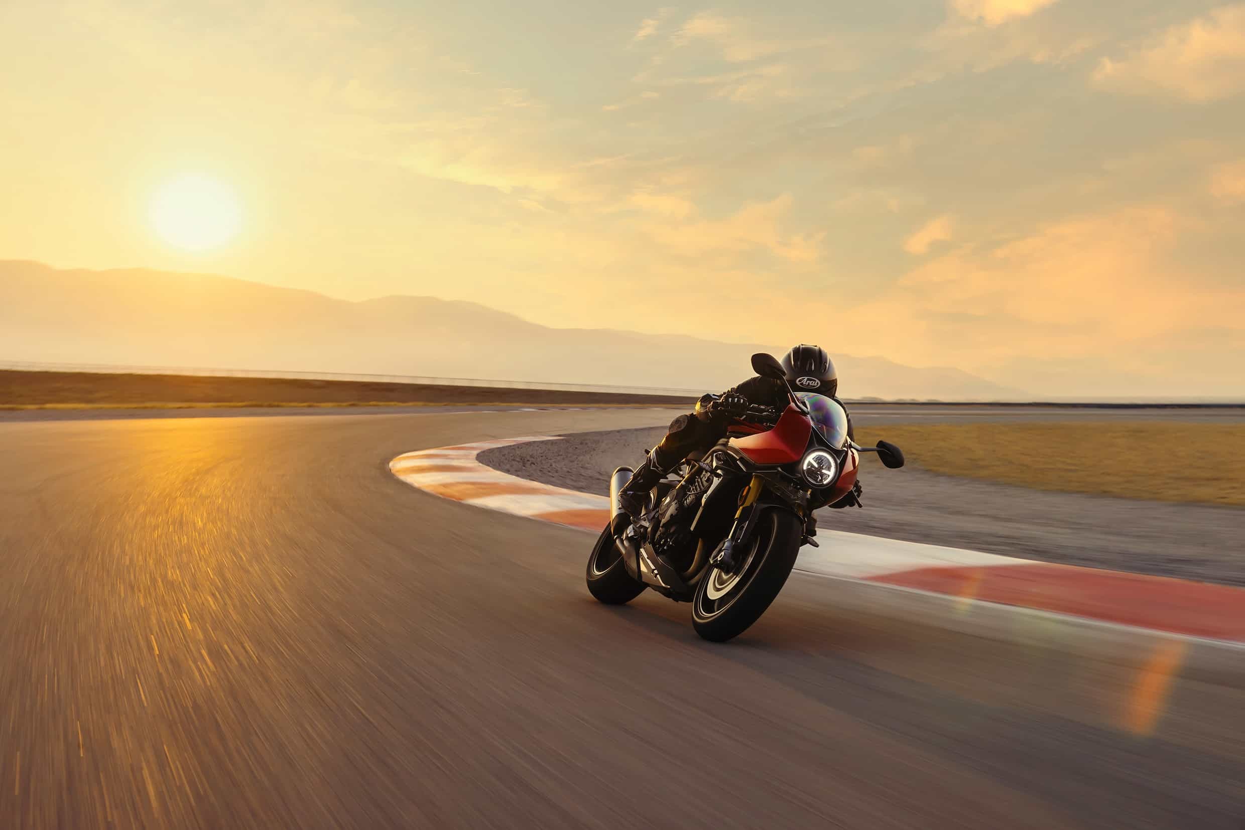 Triumph Speed Triple 1200 RR: le foto