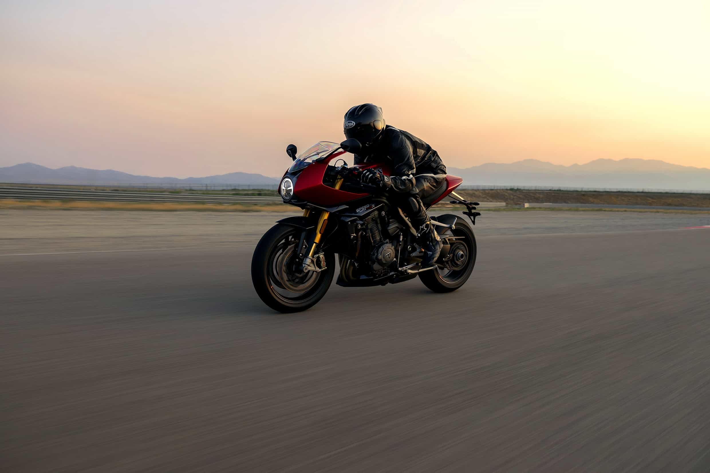 Triumph Speed Triple 1200 RR: le foto