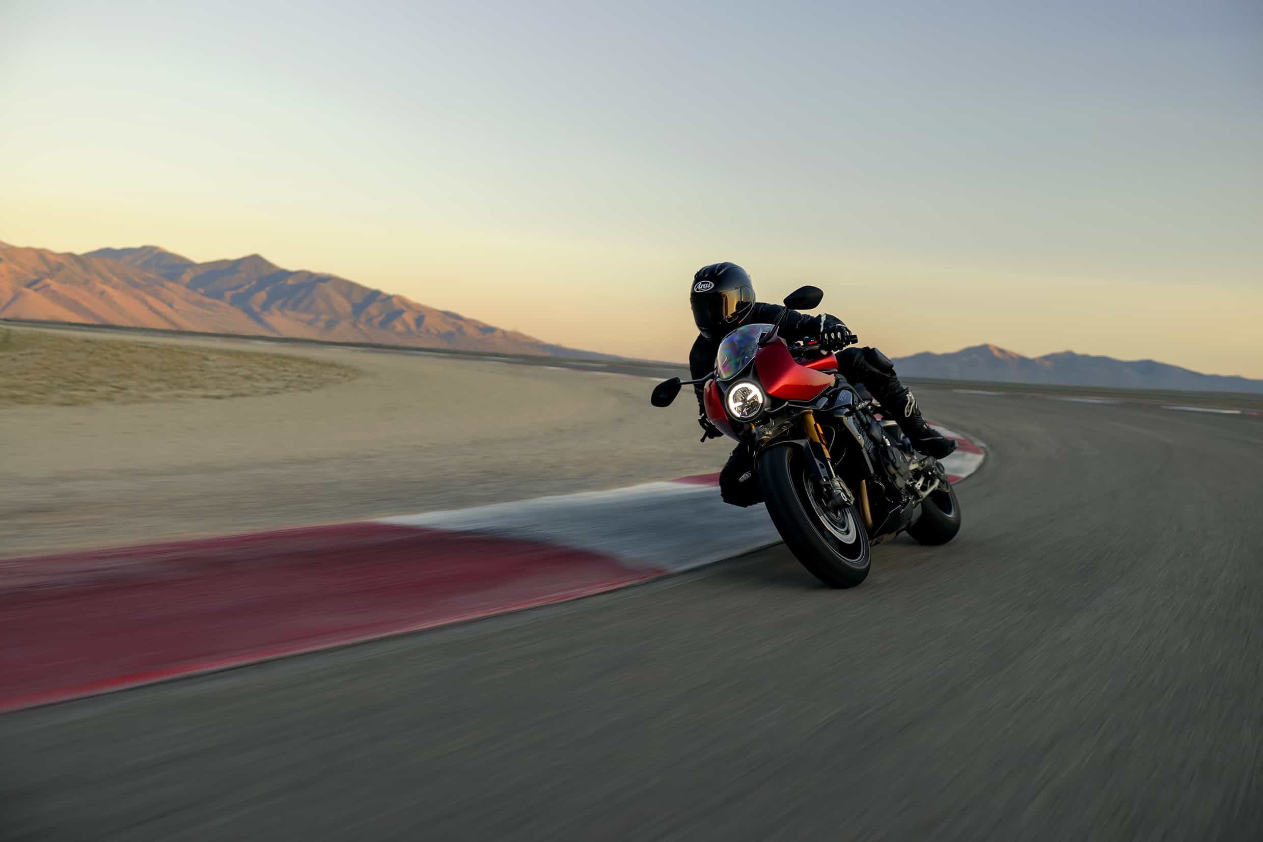 Triumph Speed Triple 1200 RR: le foto