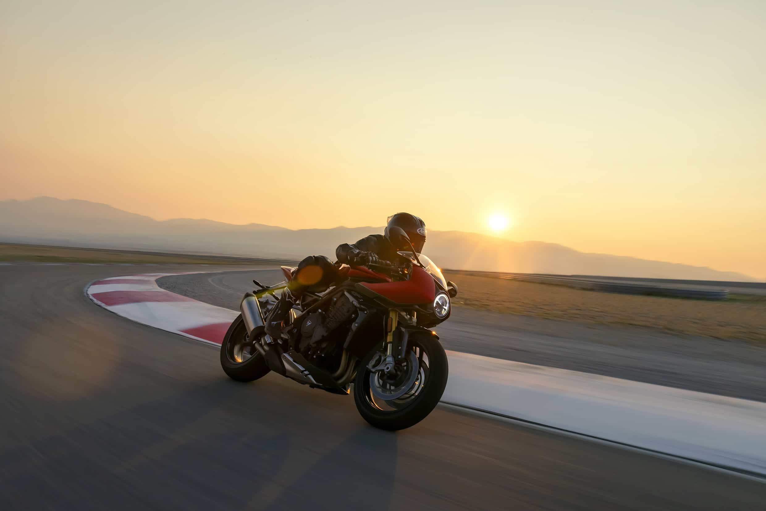 Triumph Speed Triple 1200 RR: le foto