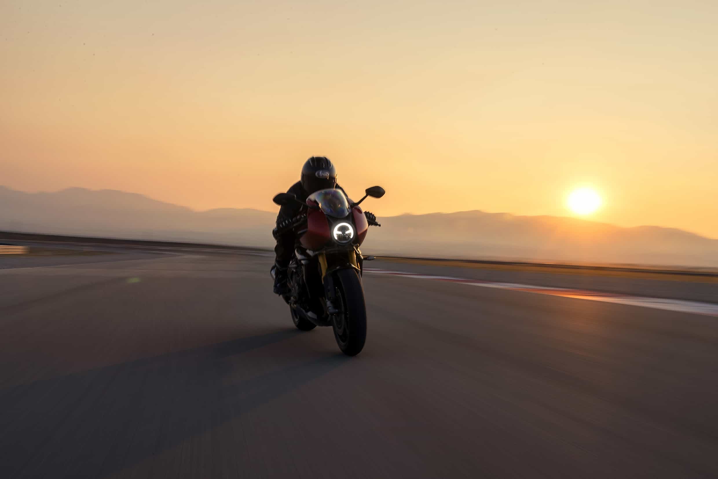 Triumph Speed Triple 1200 RR: le foto