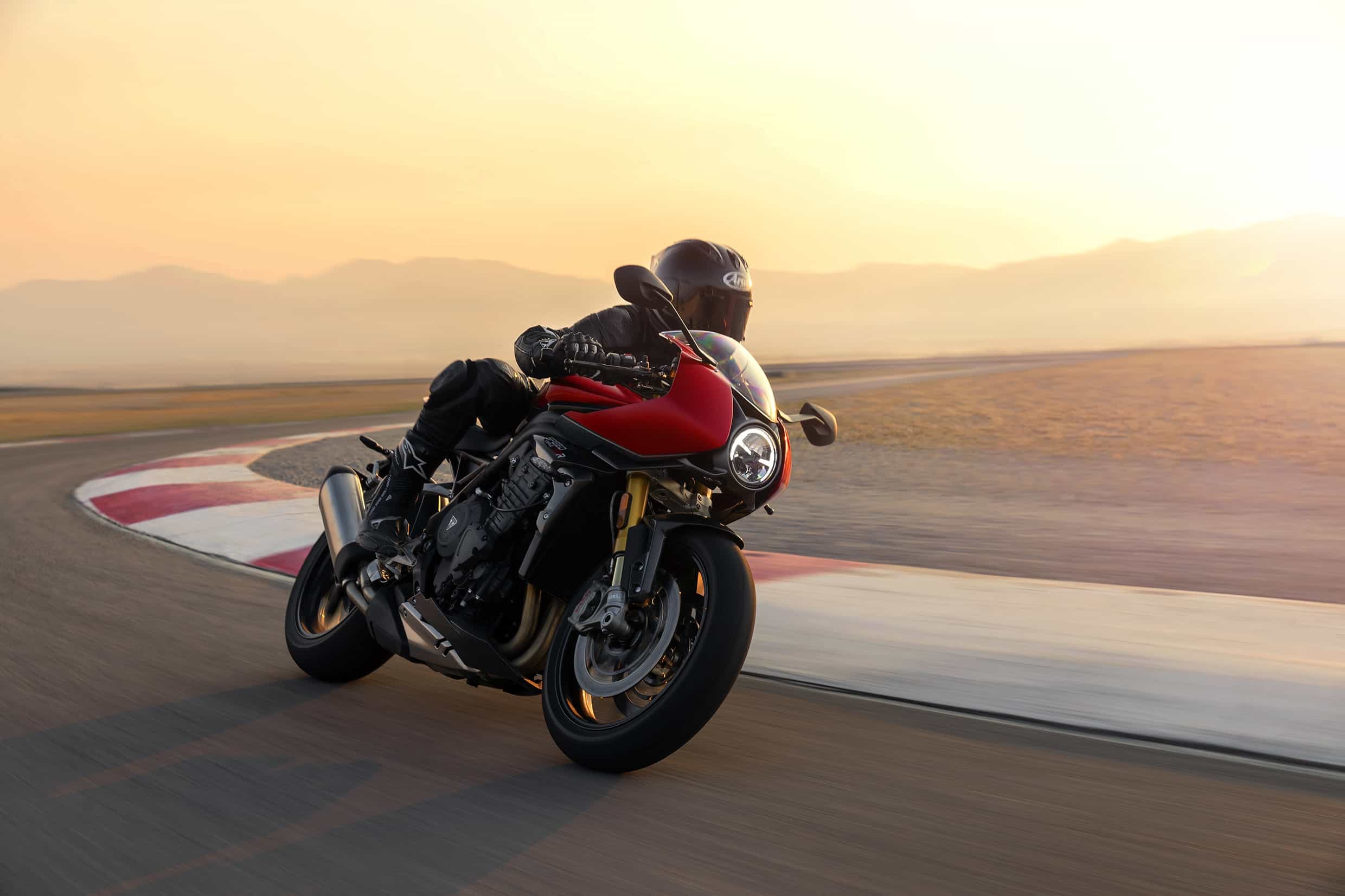 Triumph Speed Triple 1200 RR: le foto