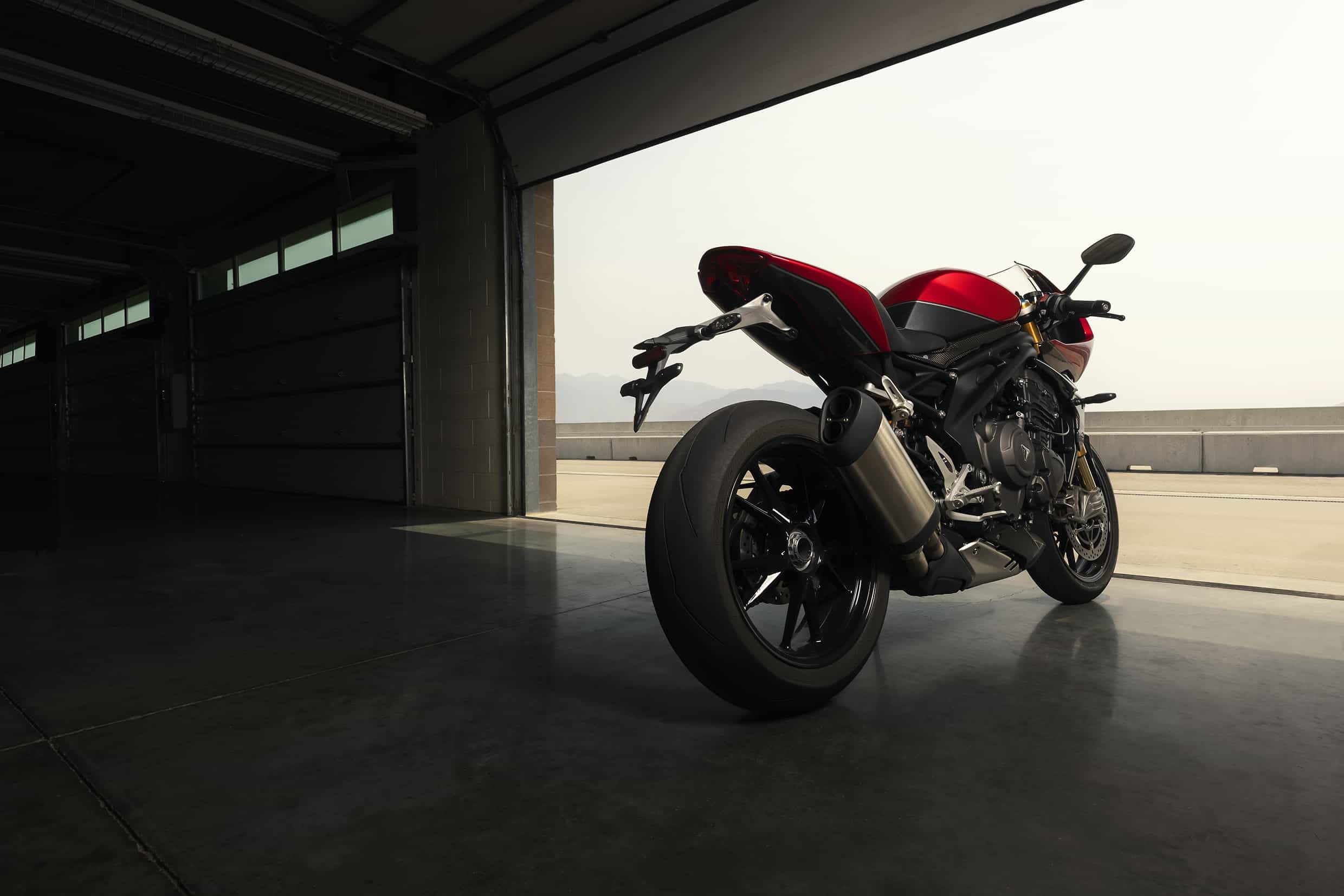 Triumph Speed Triple 1200 RR: le foto