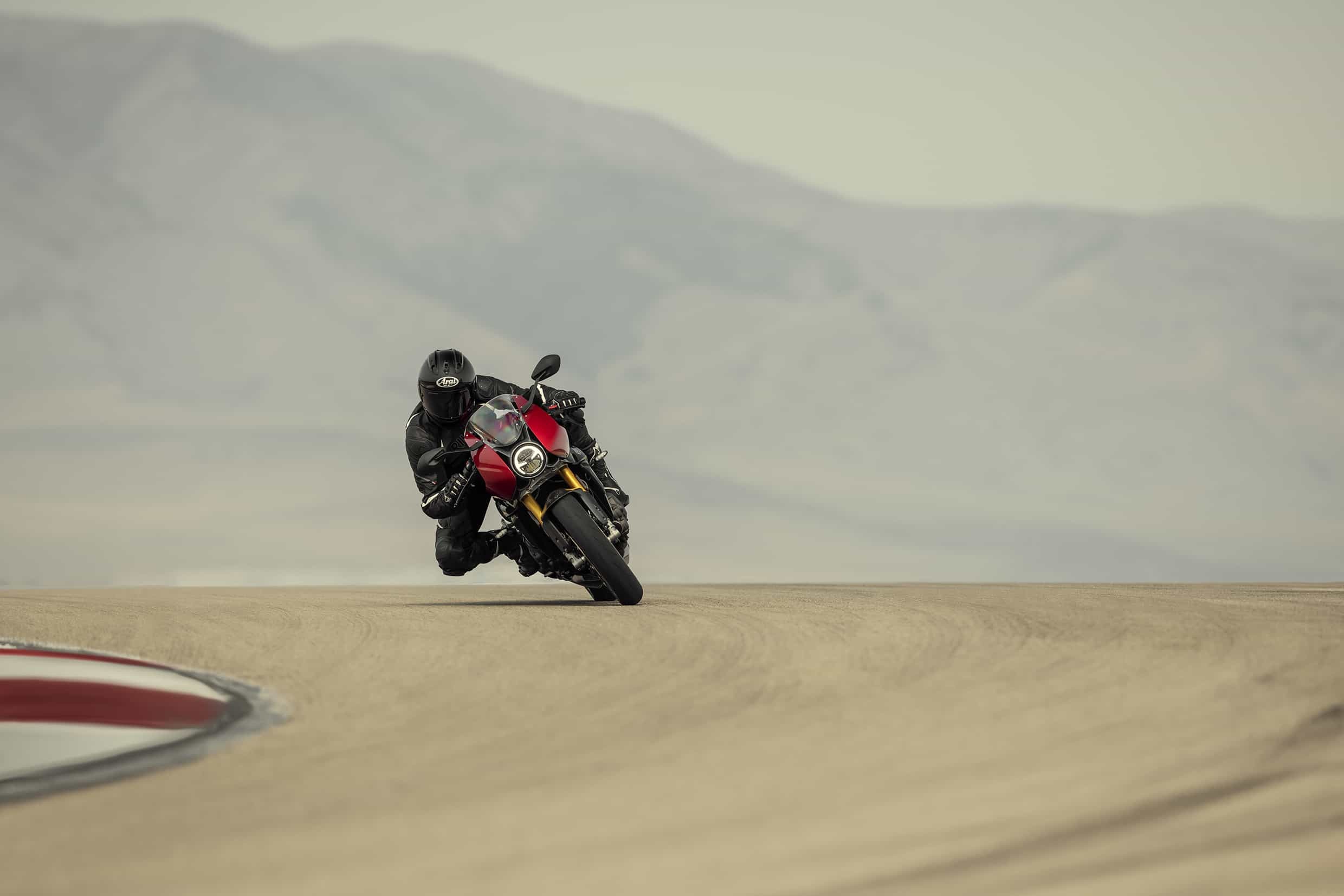 Triumph Speed Triple 1200 RR: le foto