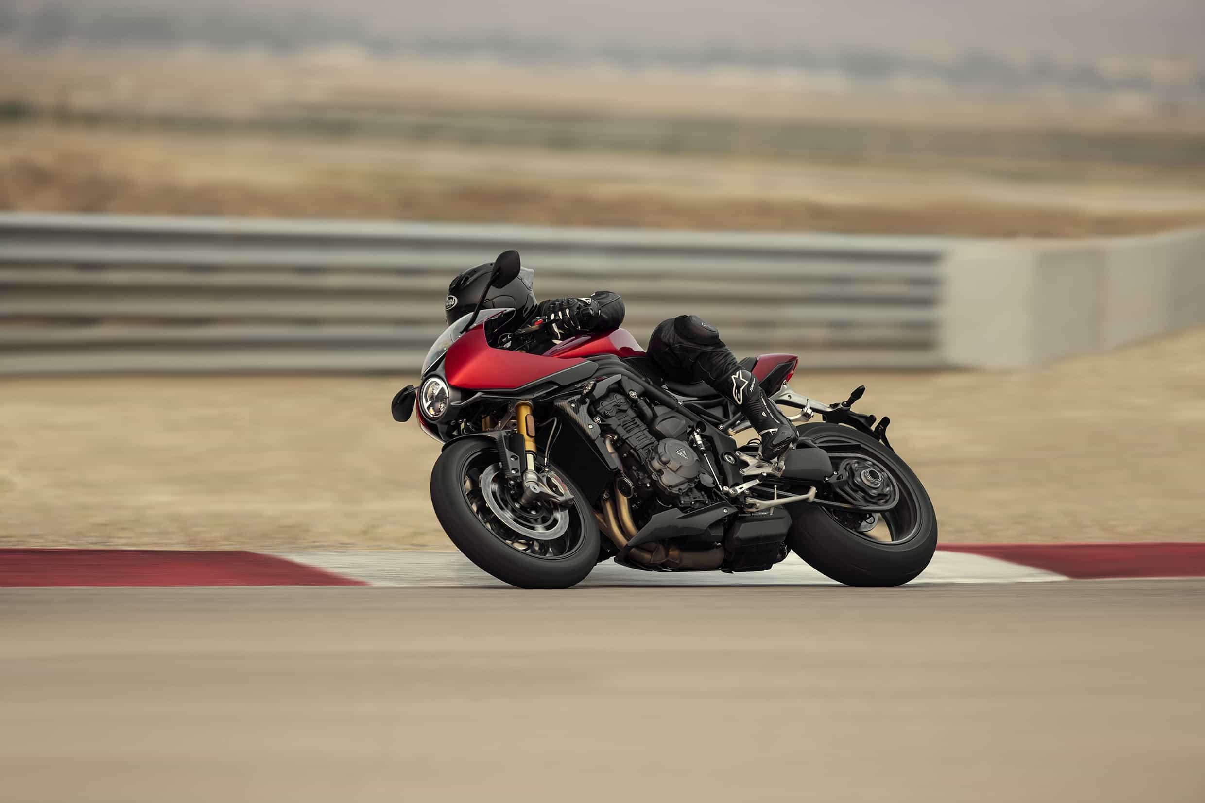 Triumph Speed Triple 1200 RR: le foto