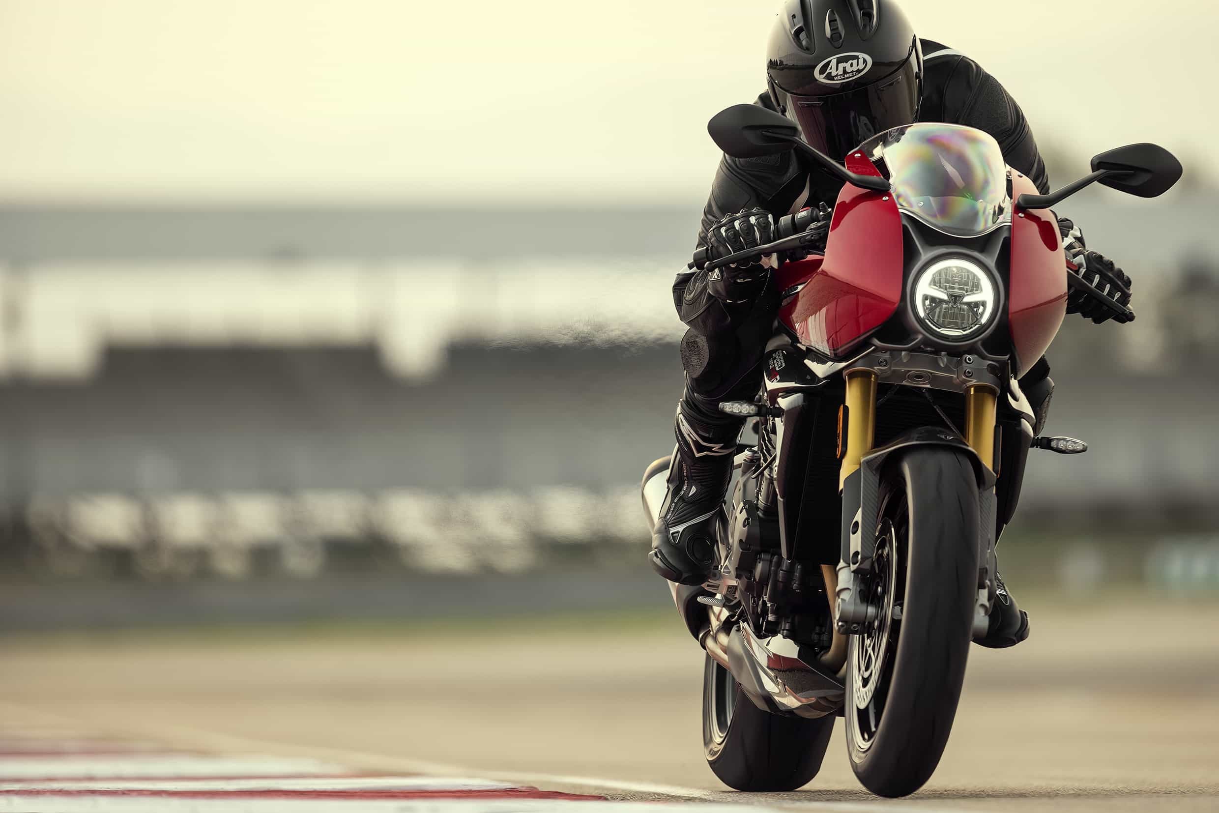 Triumph Speed Triple 1200 RR: le foto