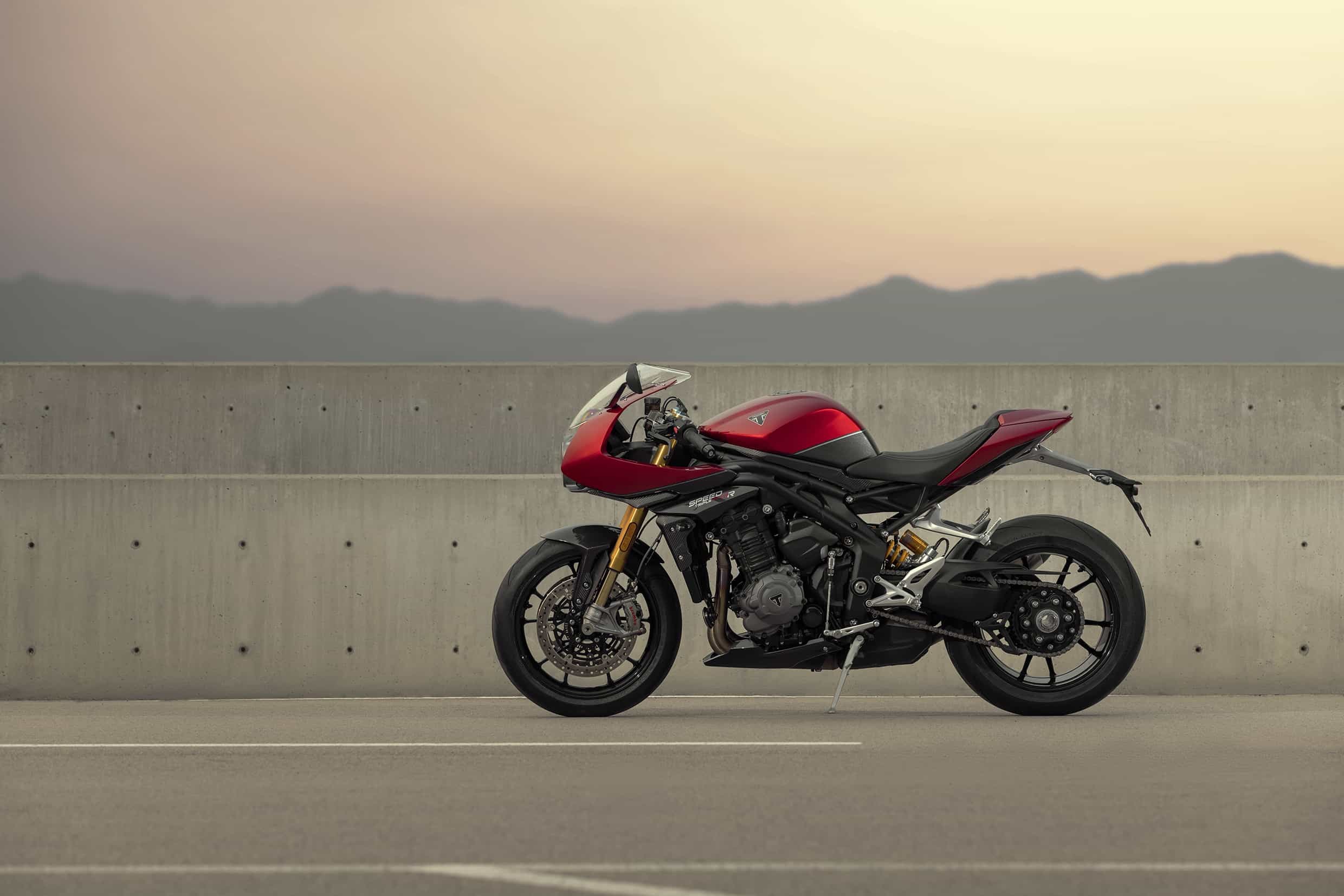 Triumph Speed Triple 1200 RR: le foto