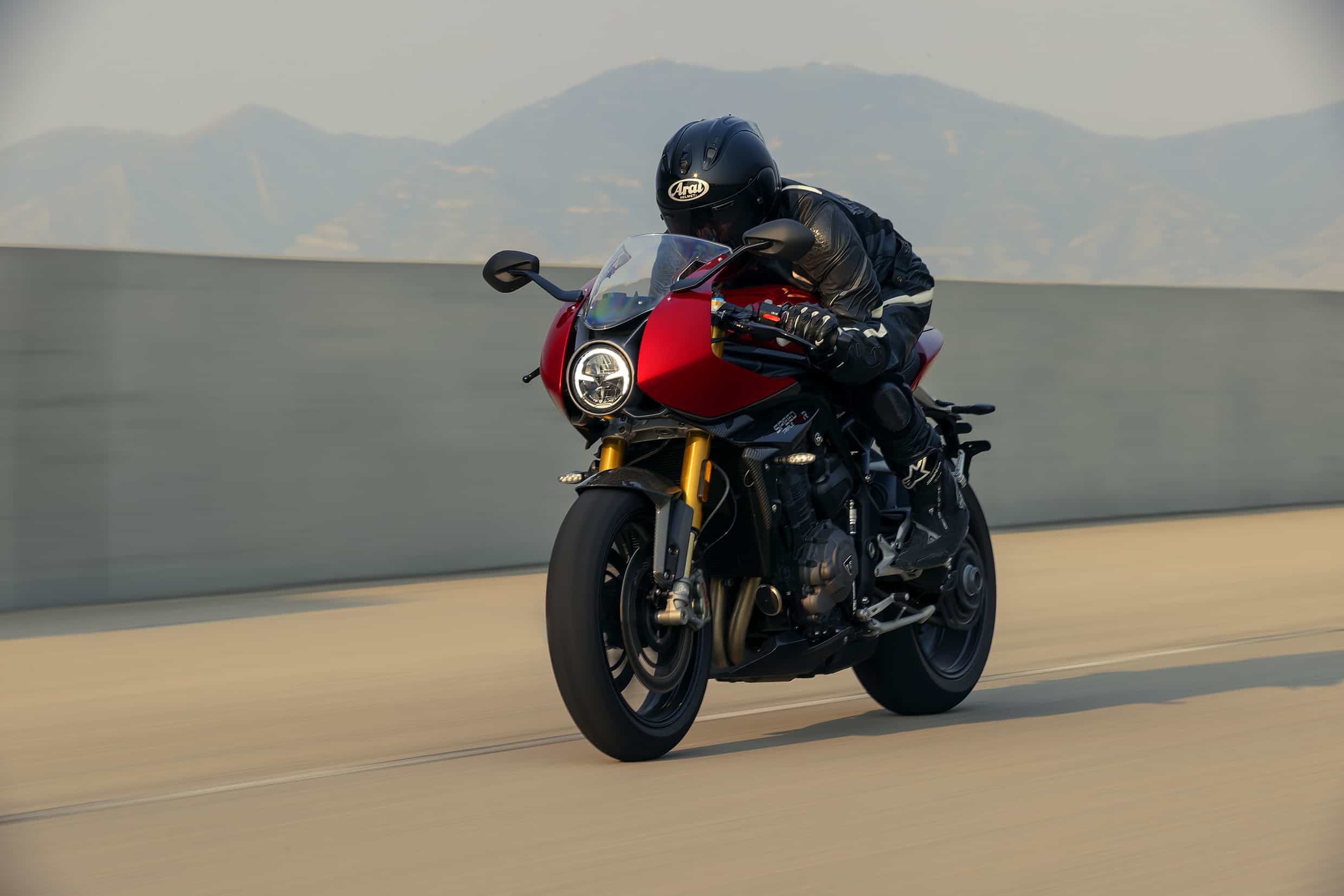 Triumph Speed Triple 1200 RR: le foto