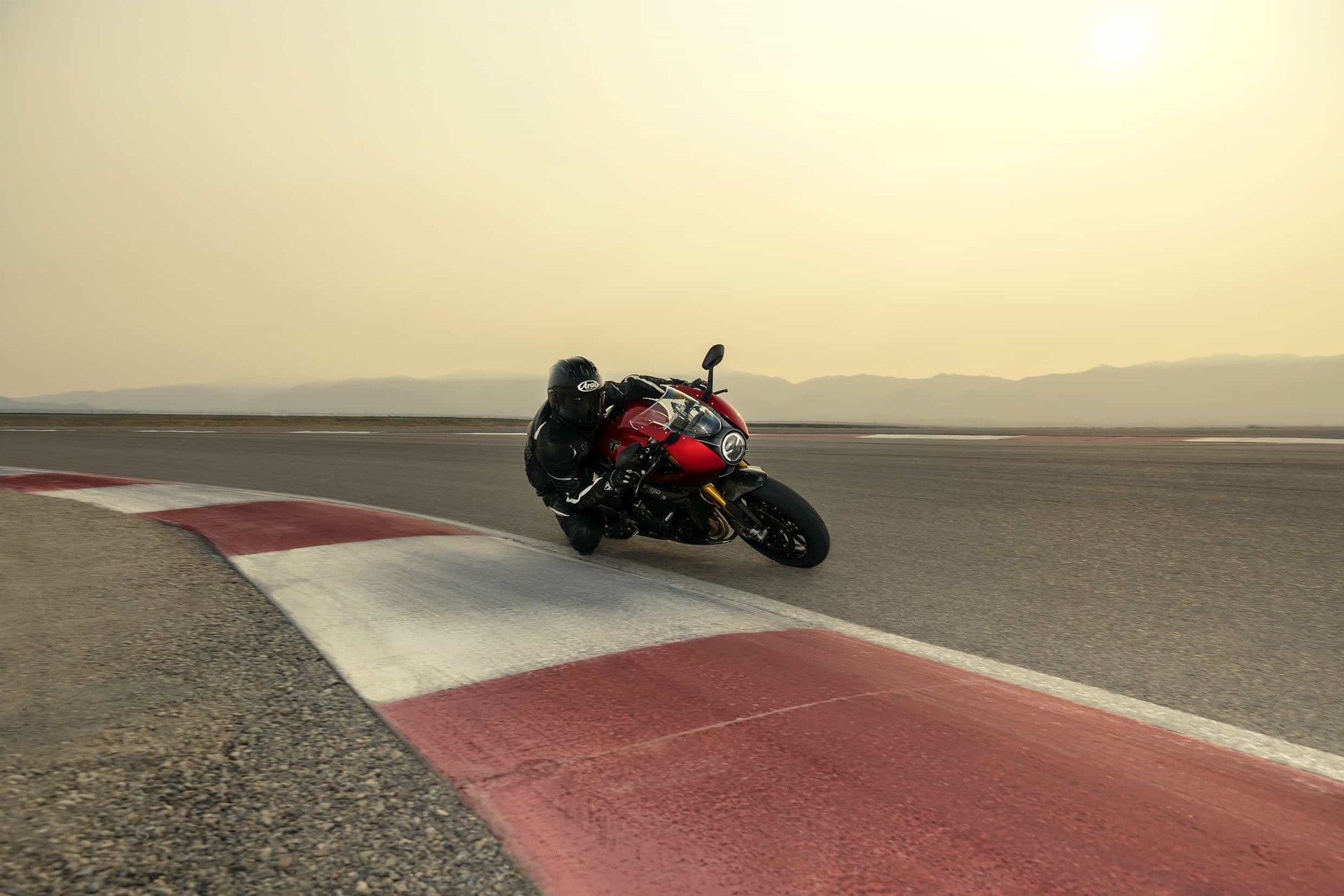 Triumph Speed Triple 1200 RR: le foto