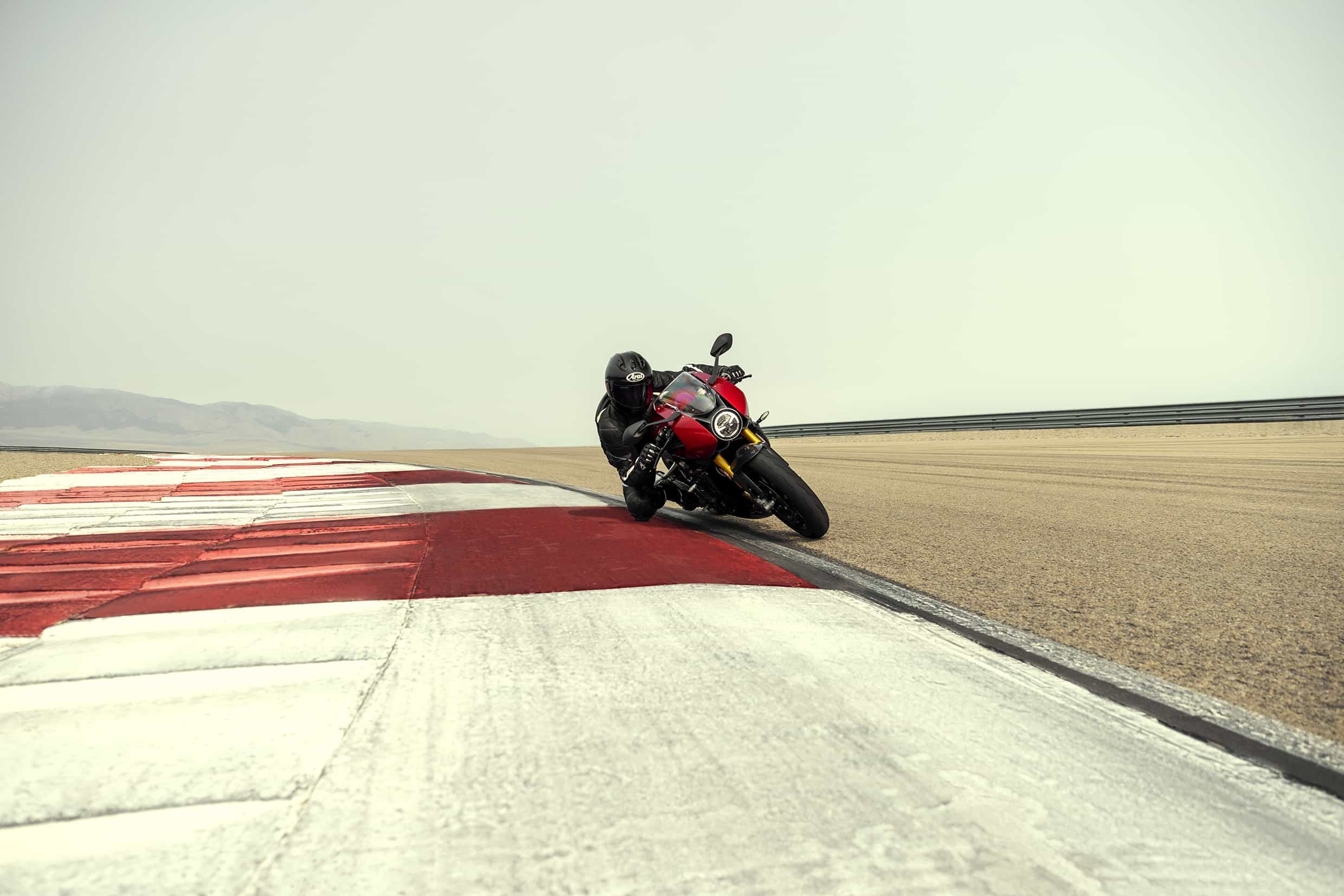 Triumph Speed Triple 1200 RR: le foto